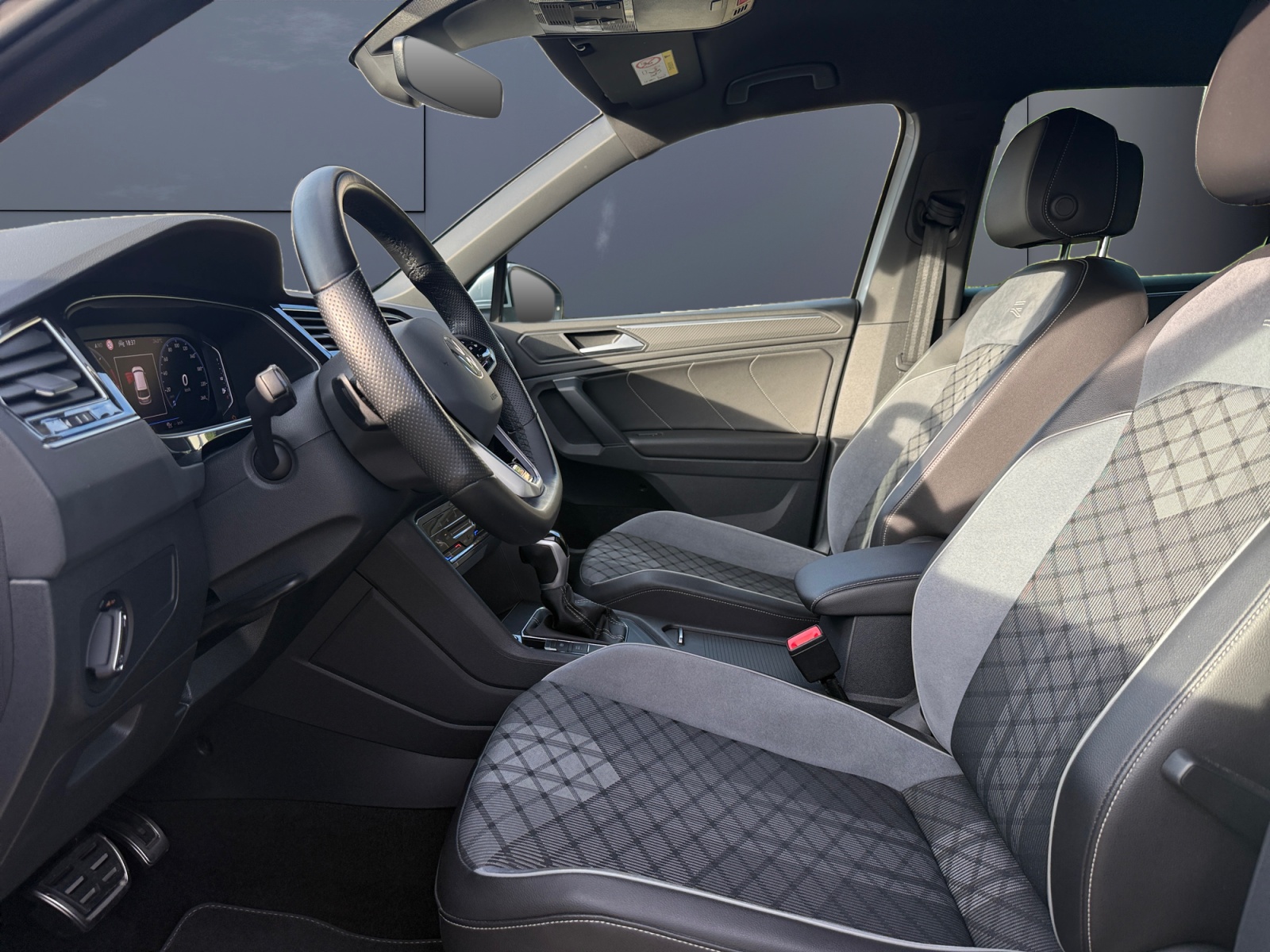 Volkswagen Tiguan 9
