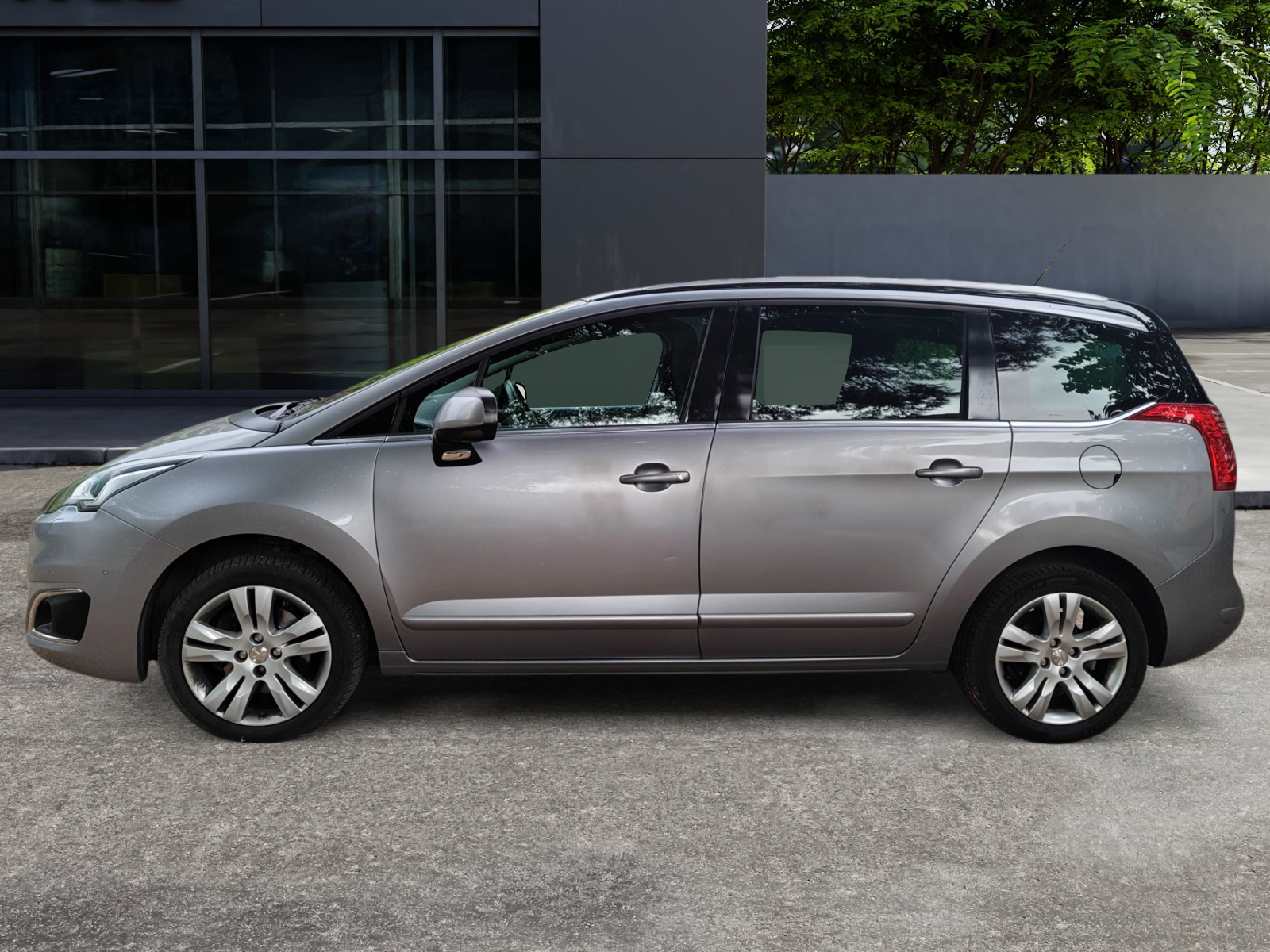 Peugeot 5008 1