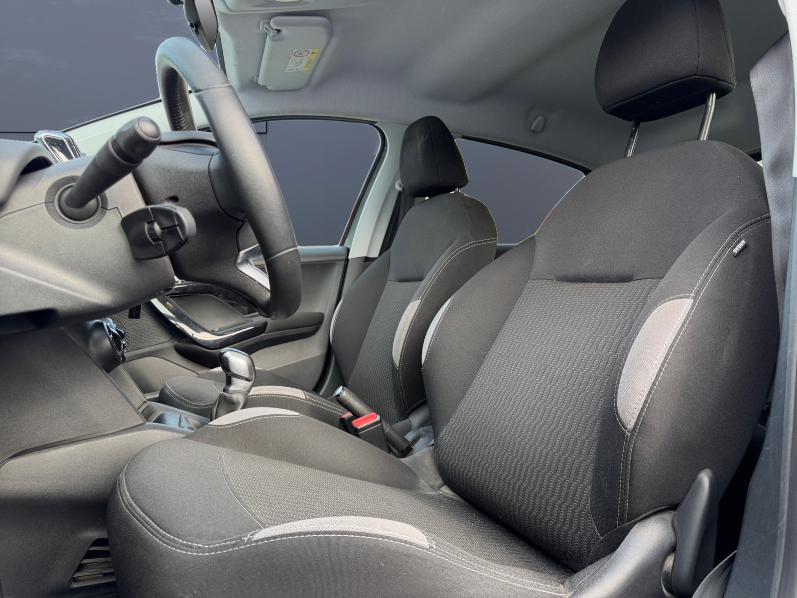 Peugeot 208 9