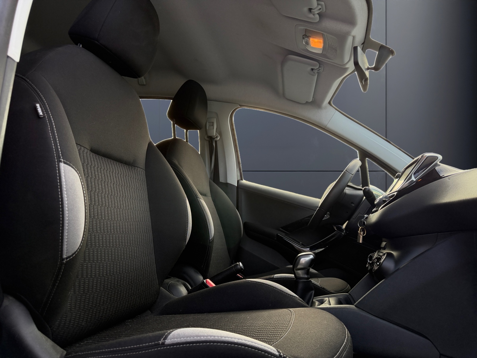 Peugeot 208 13