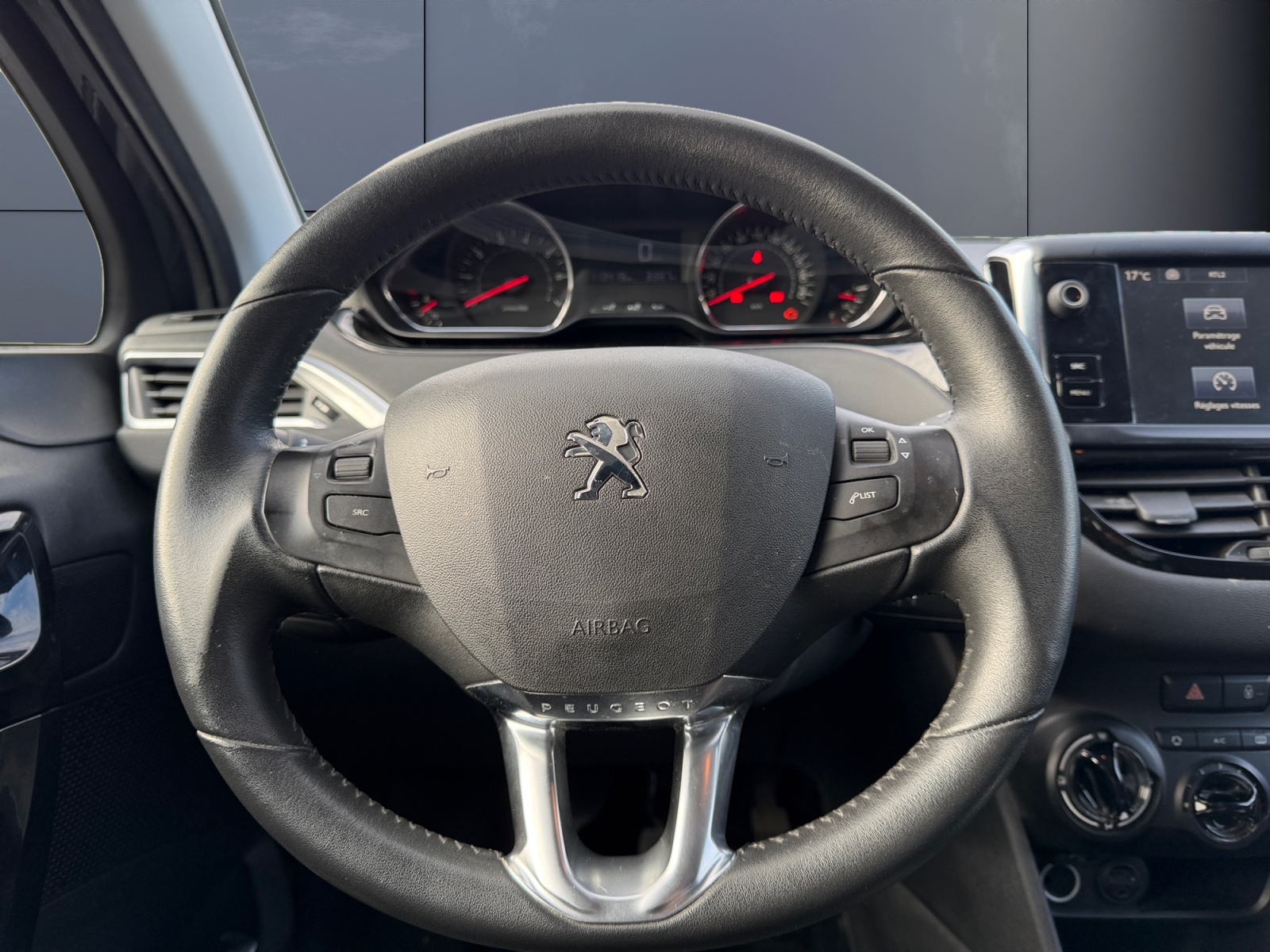 Peugeot 208 15