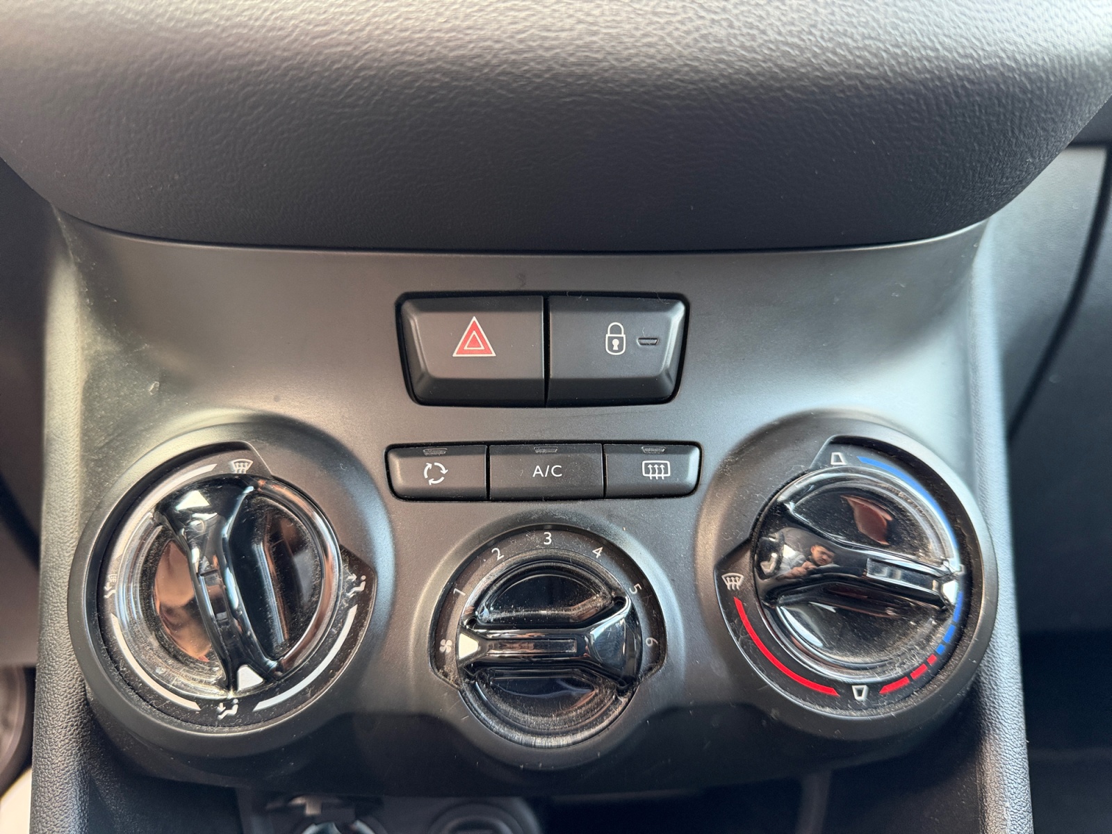 Peugeot 208 18