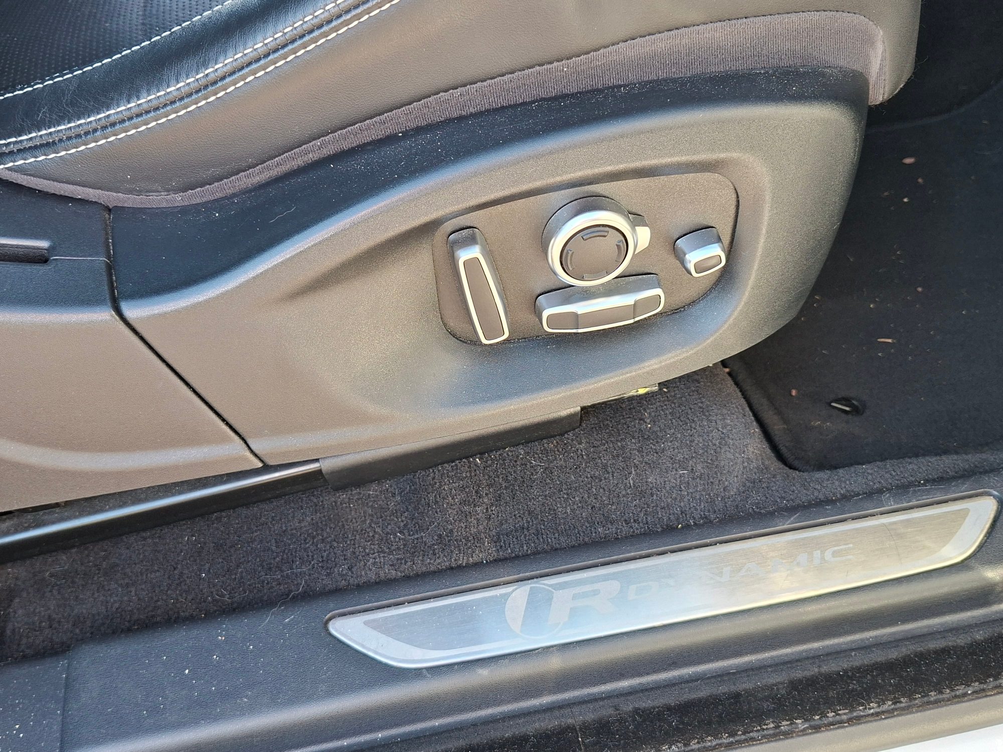Jaguar E-Pace 46