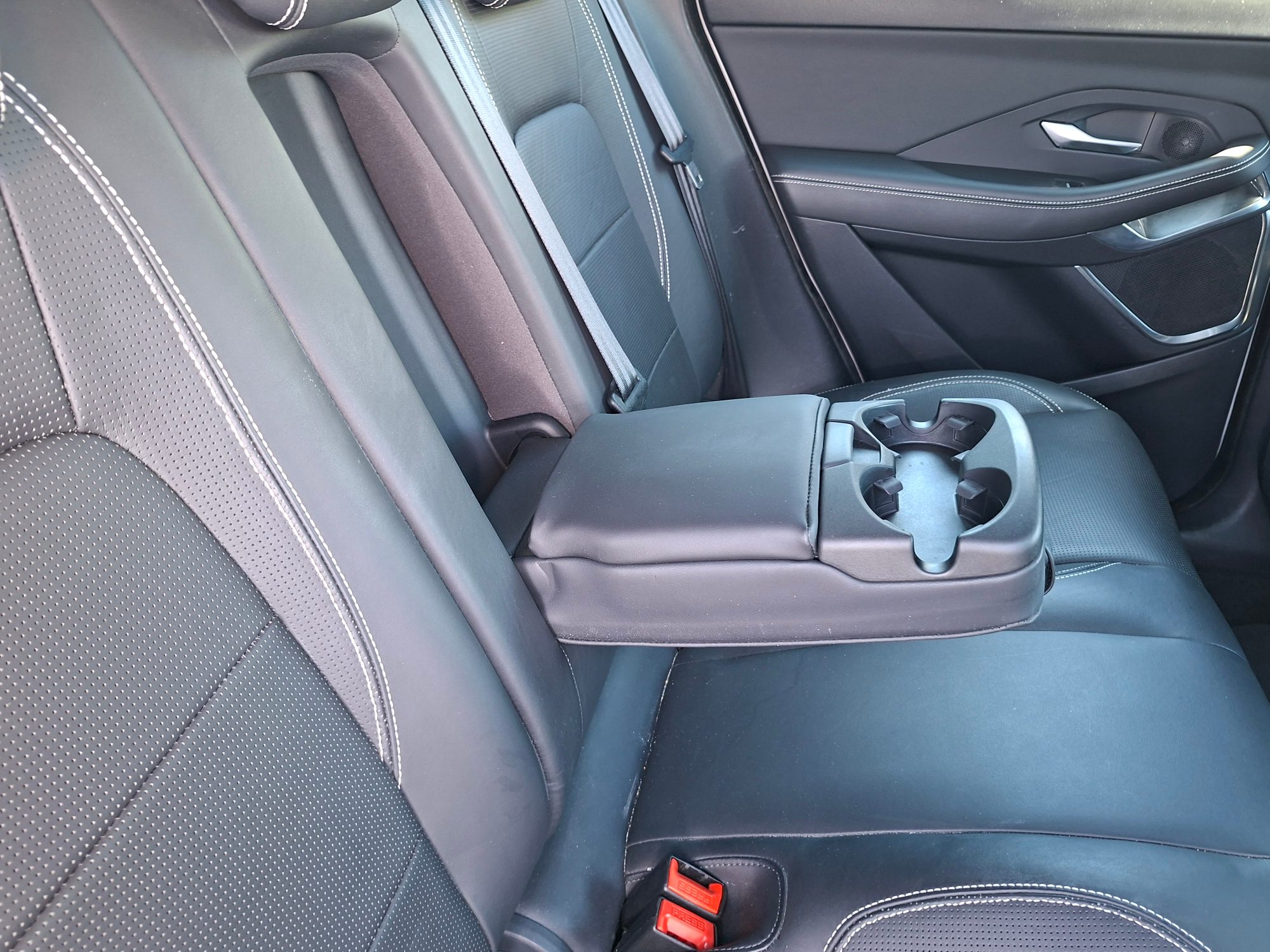 Jaguar E-Pace 47