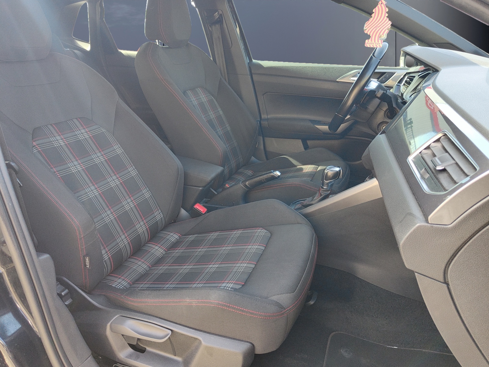 Volkswagen Polo 13