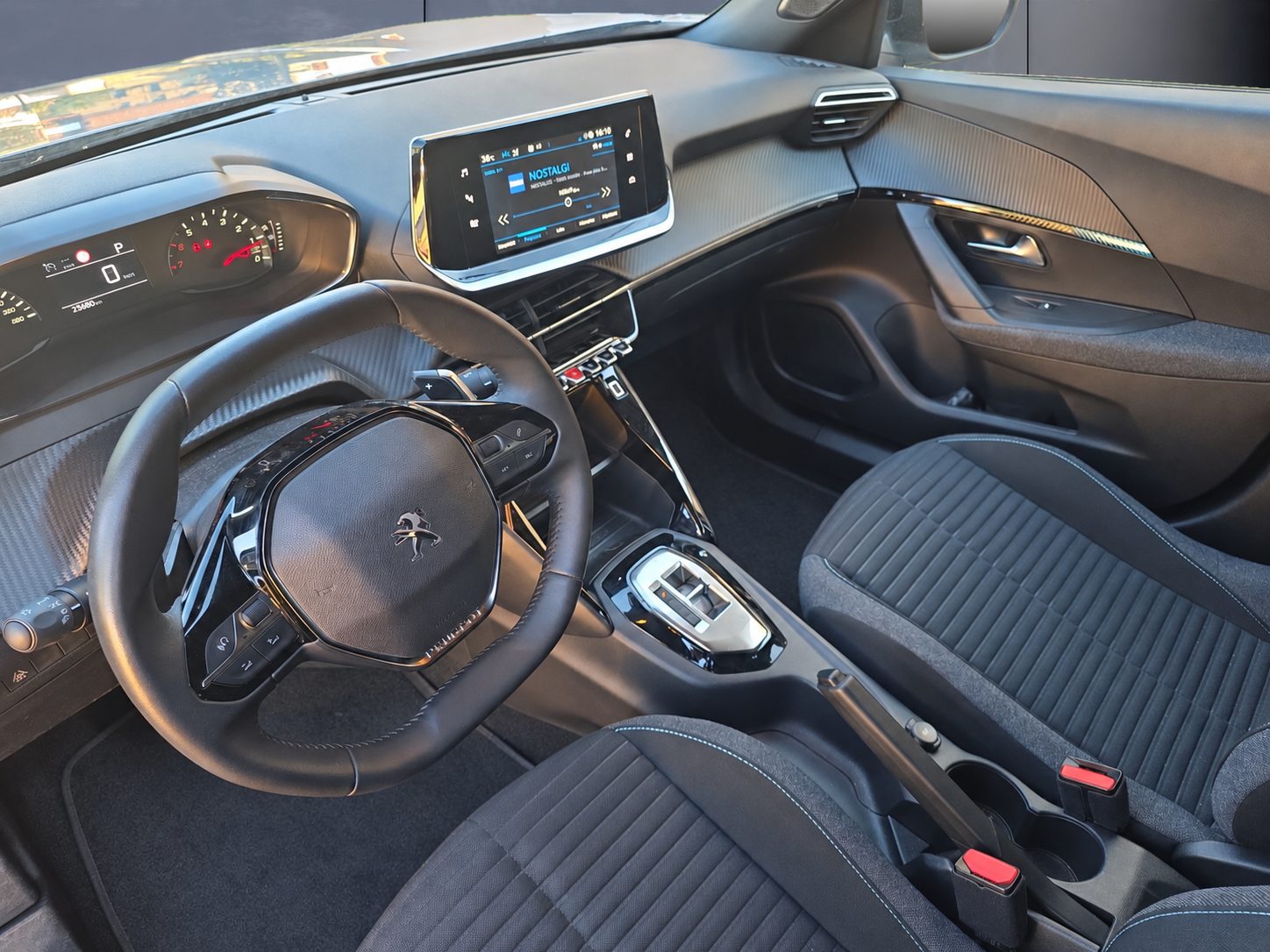 Peugeot 2008 8