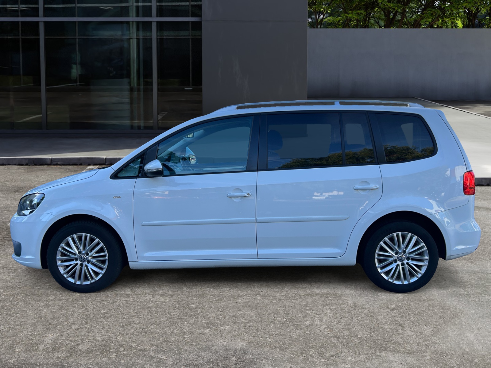 Volkswagen Touran 1