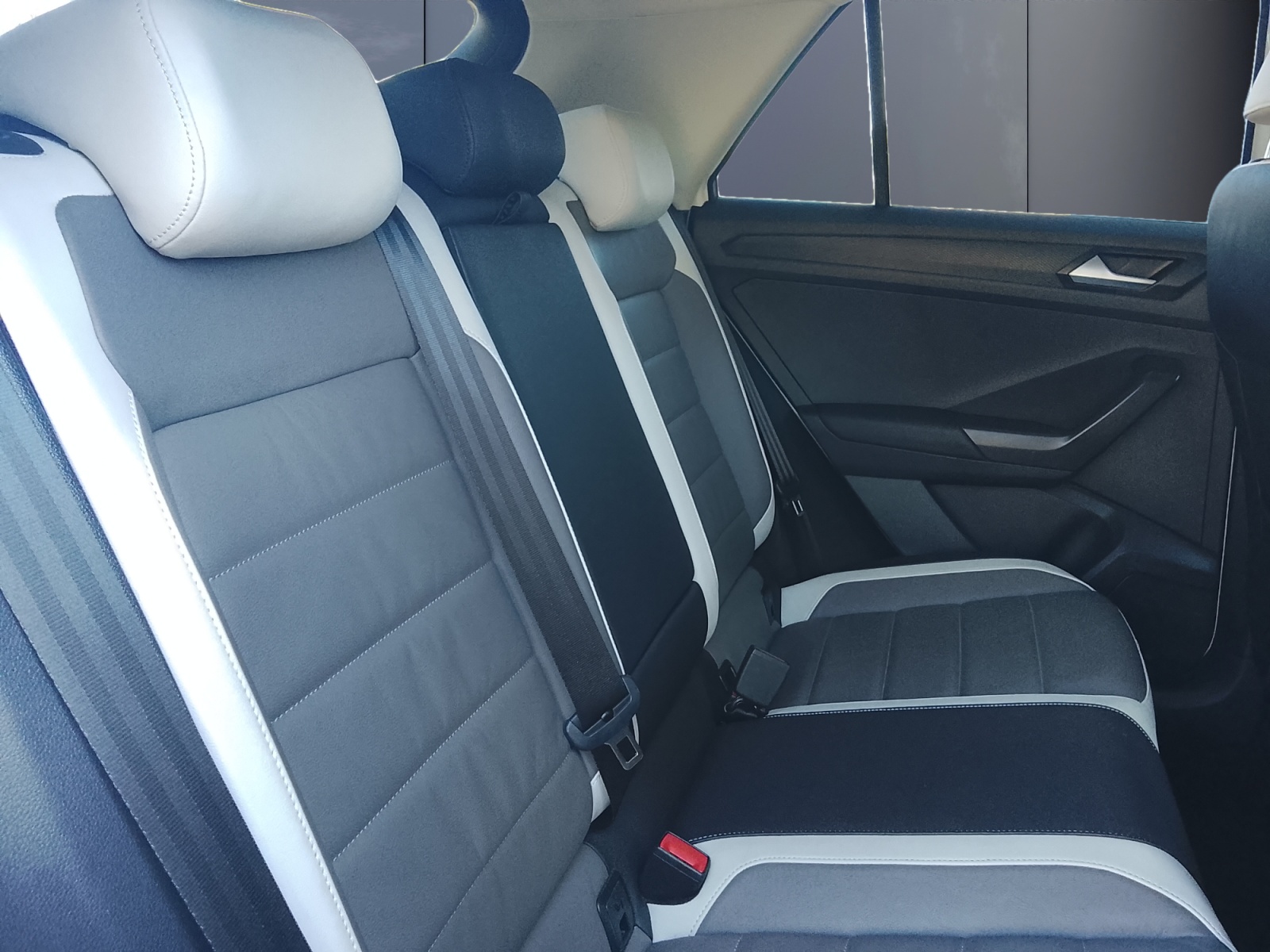 Volkswagen T-Roc 11