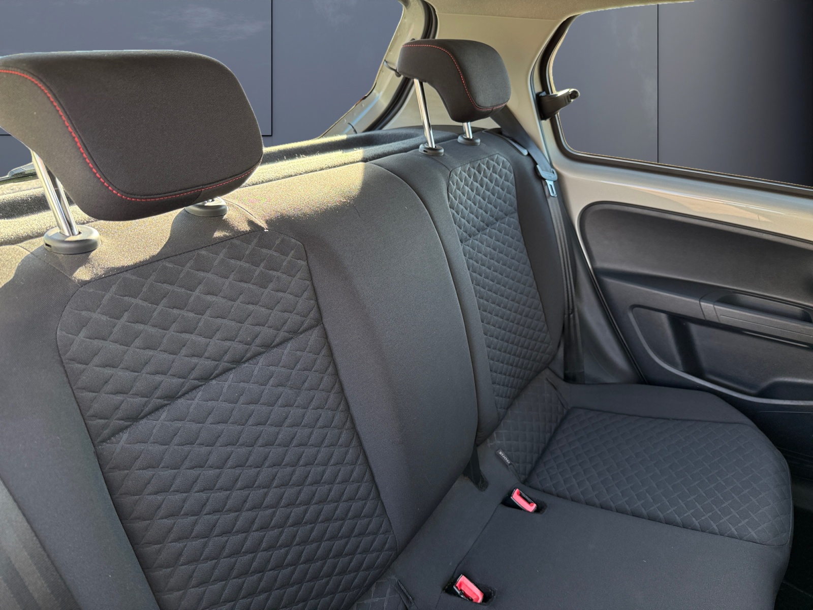 Volkswagen Up 11