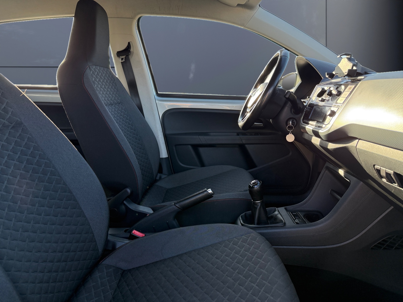 Volkswagen Up 13