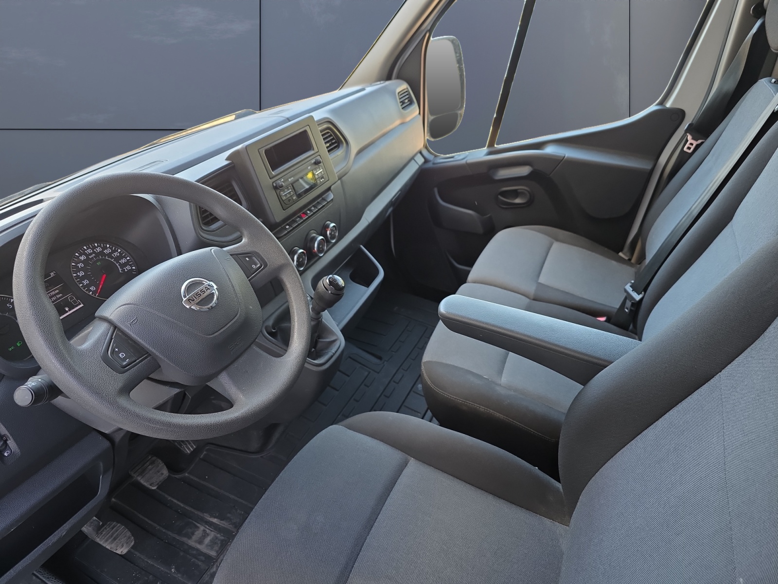 Nissan Interstar Vu 8