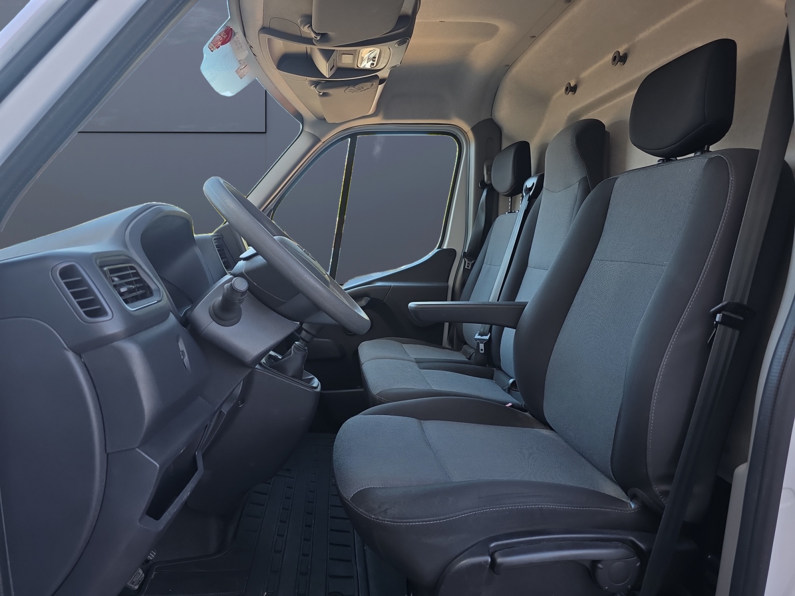 Nissan Interstar Vu 9
