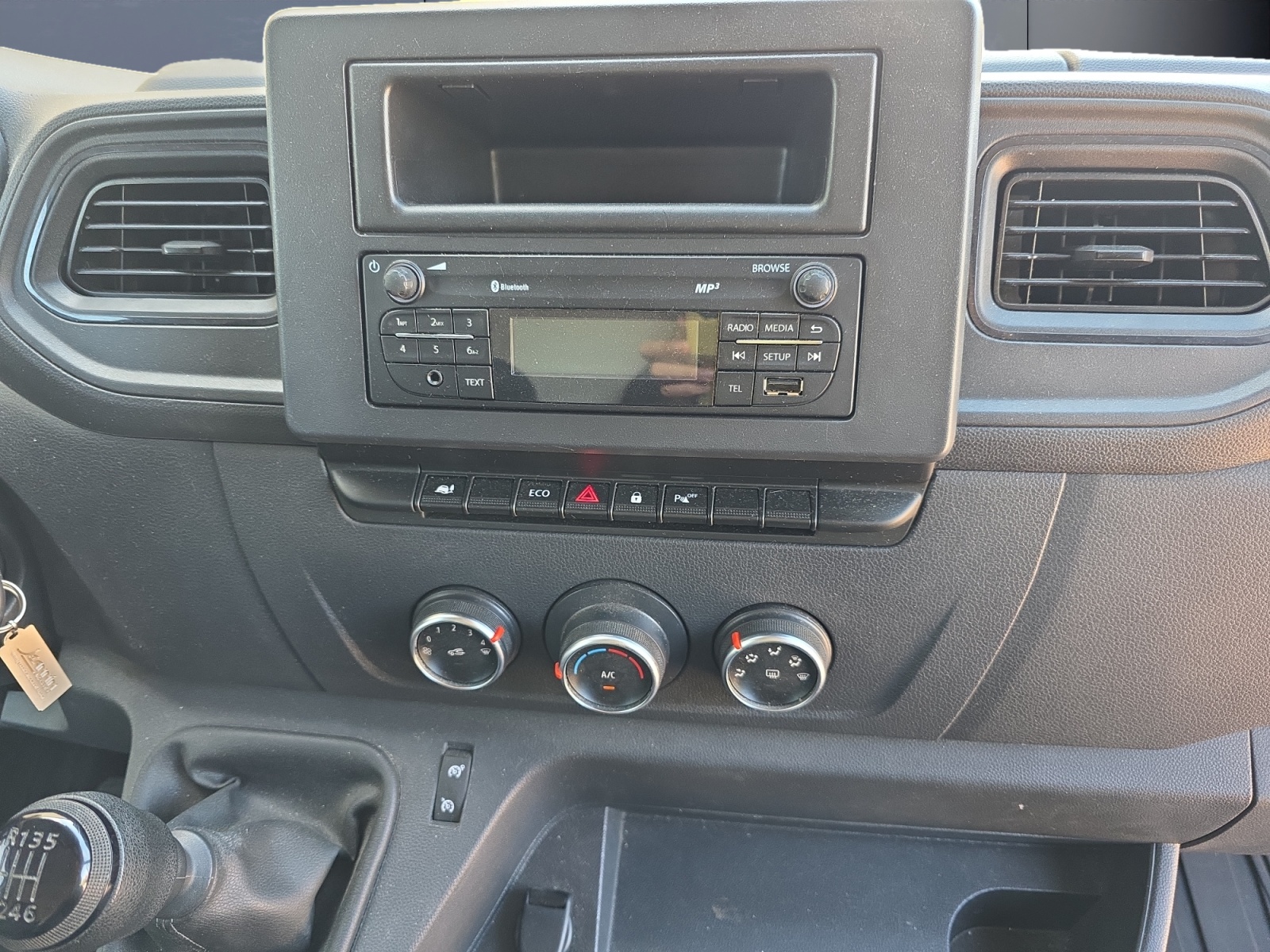Nissan Interstar Vu 14