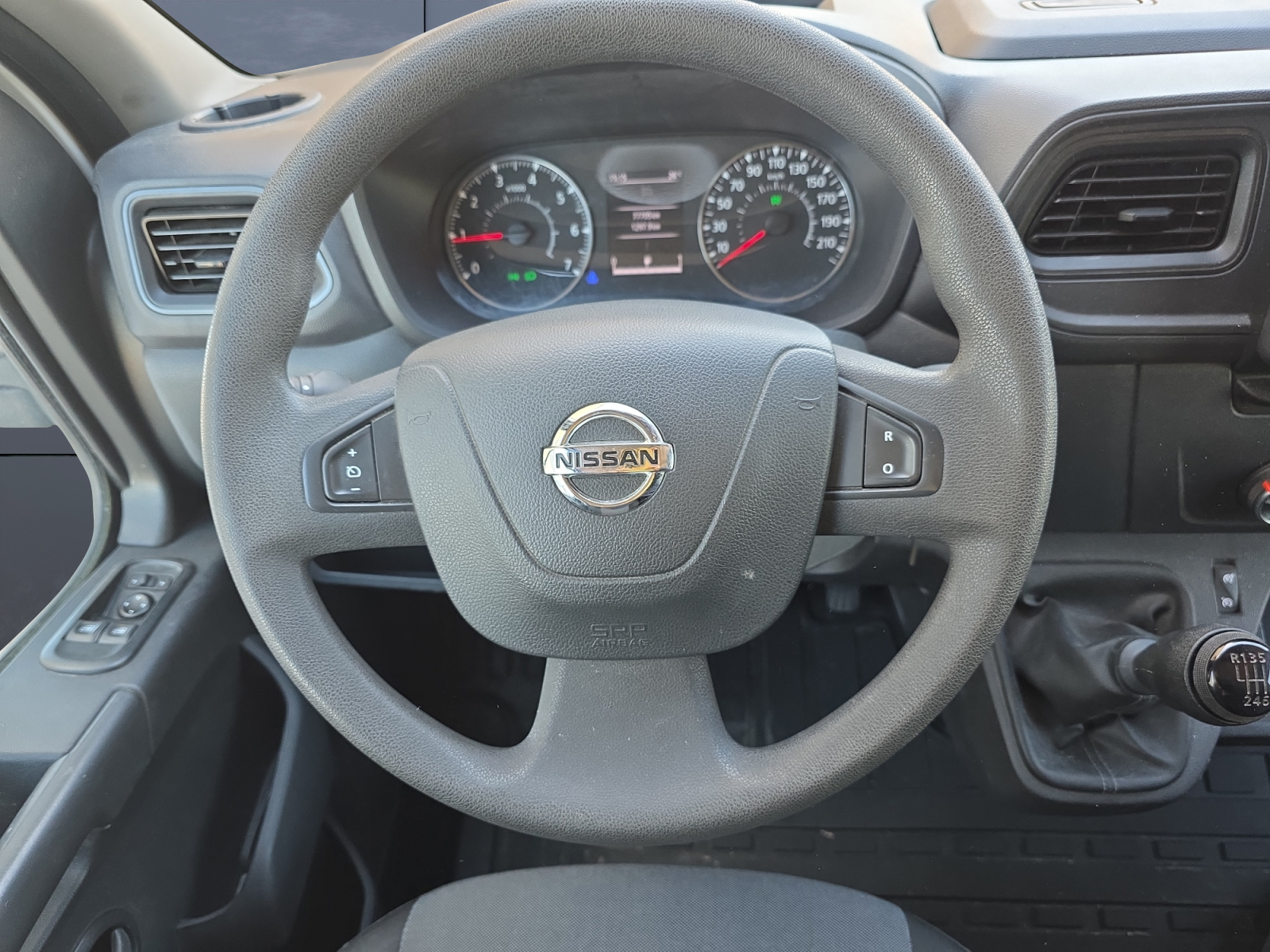 Nissan Interstar Vu 15