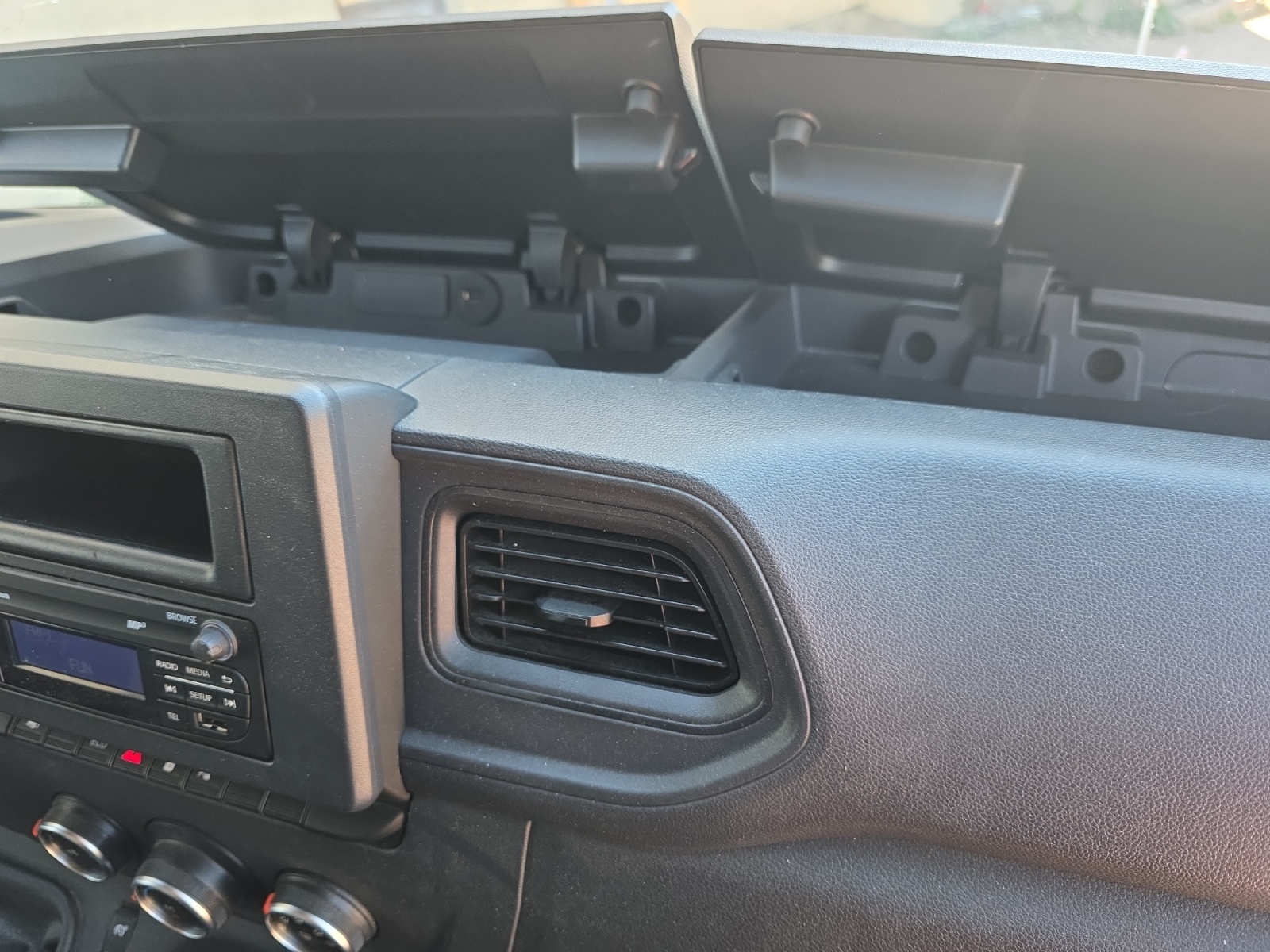 Nissan Interstar Vu 24