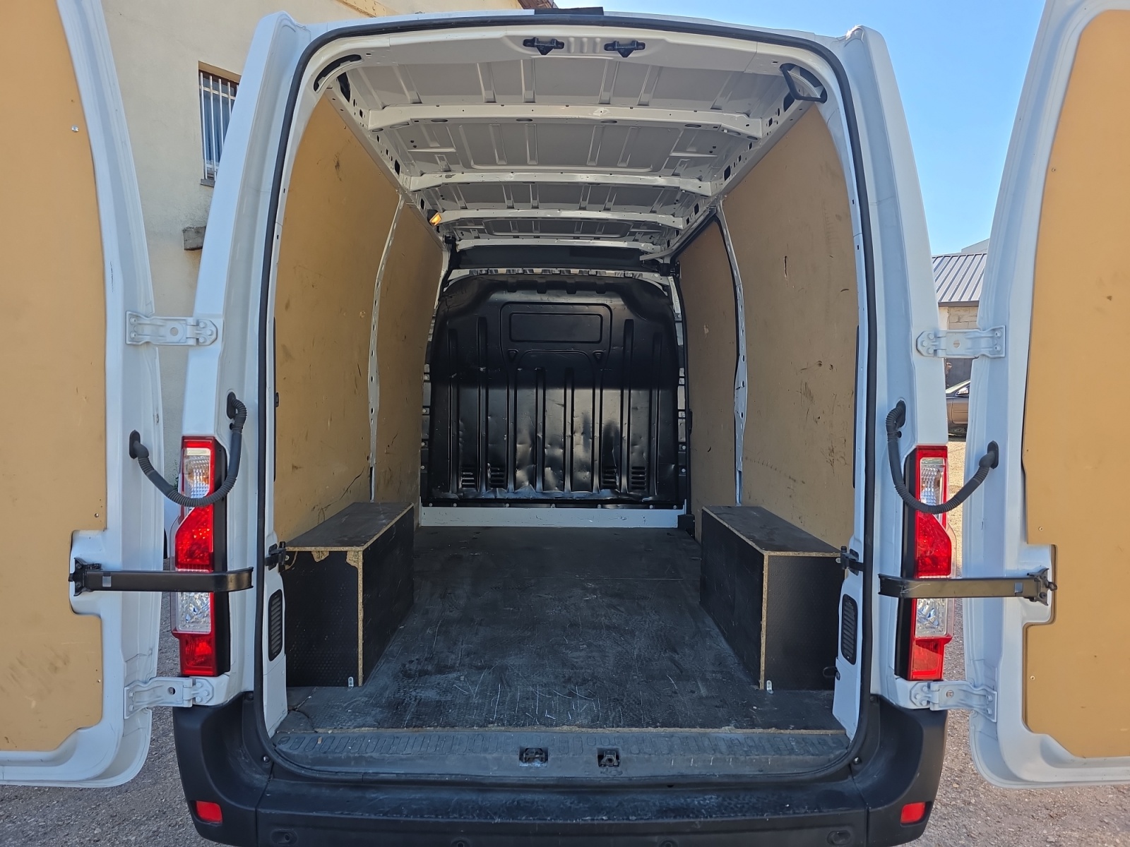 Nissan Interstar Vu 27