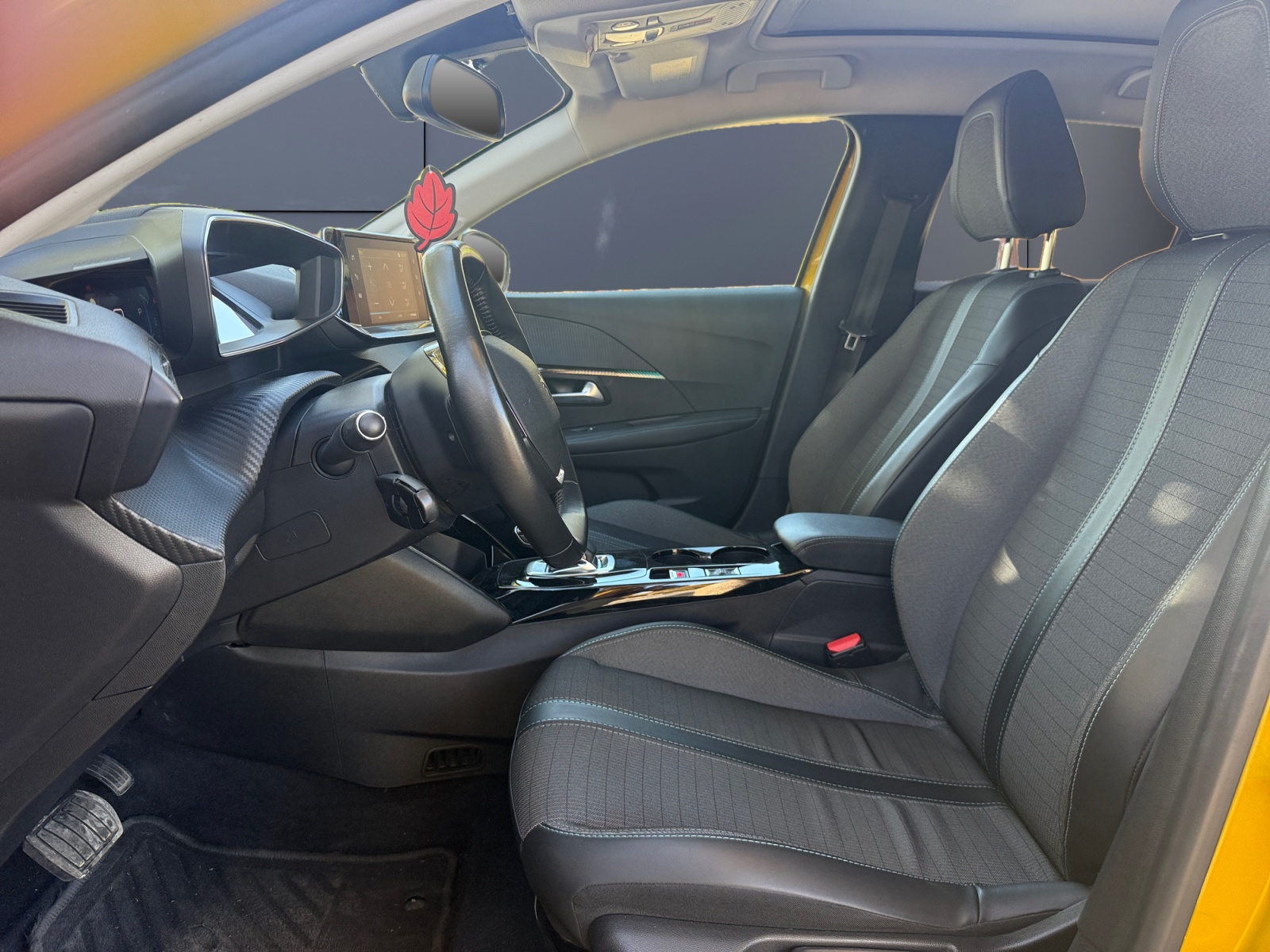 Peugeot E-208 9