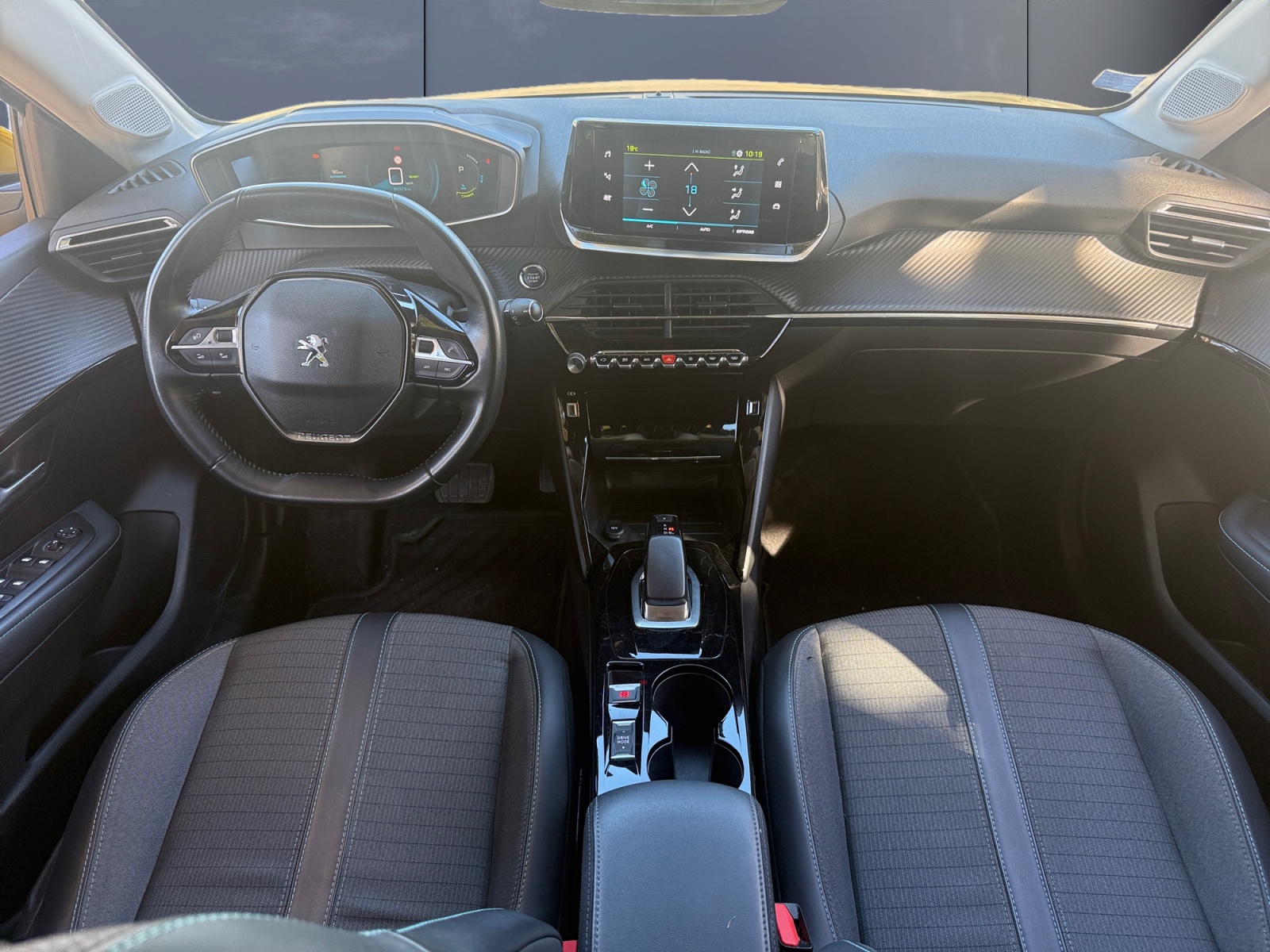 Peugeot E-208 13