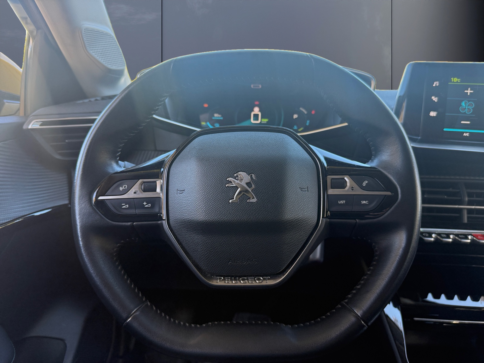 Peugeot E-208 15