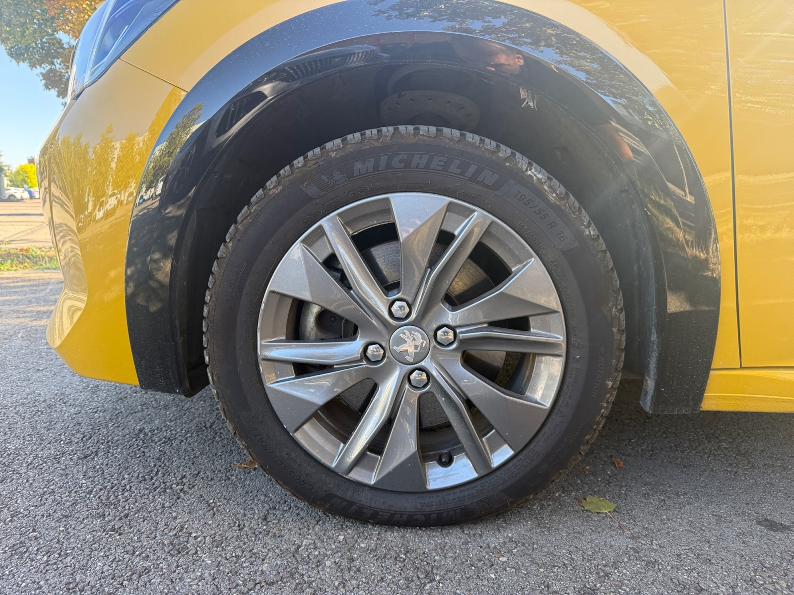 Peugeot E-208 31