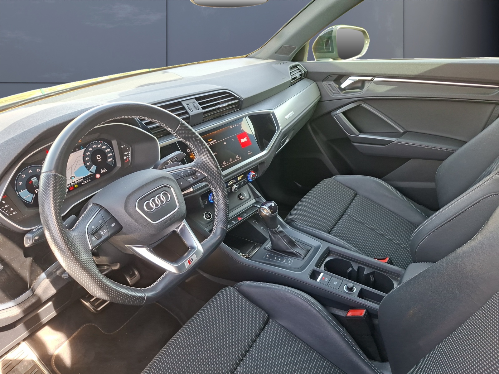 Audi Q3 8