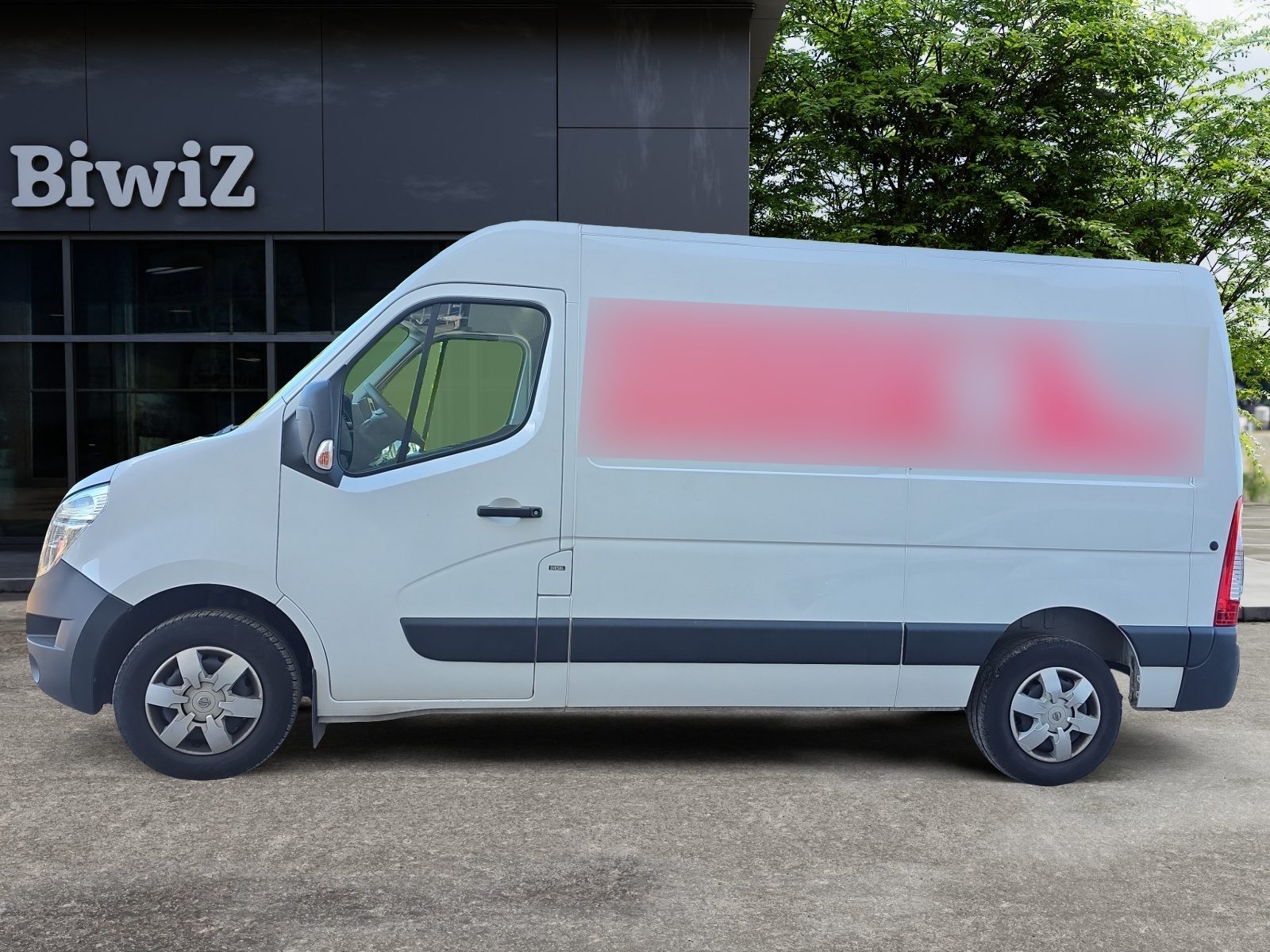 Nissan Interstar Vu 1