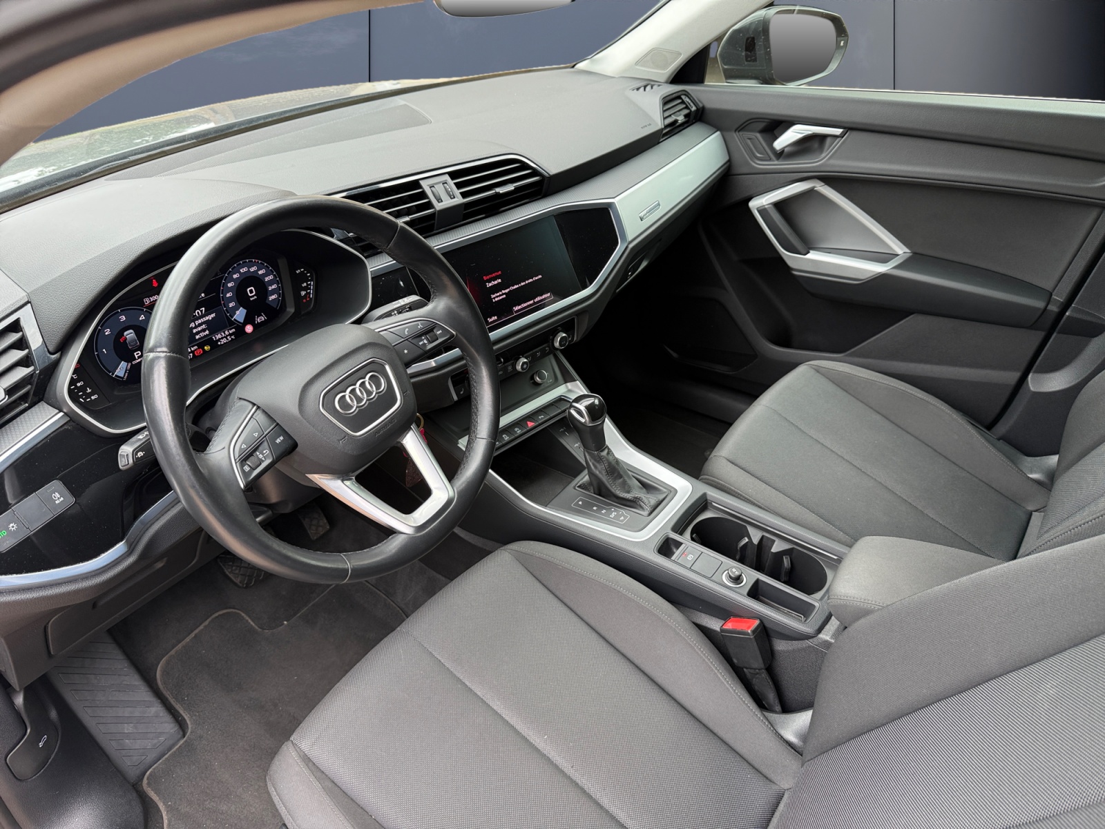Audi Q3 8