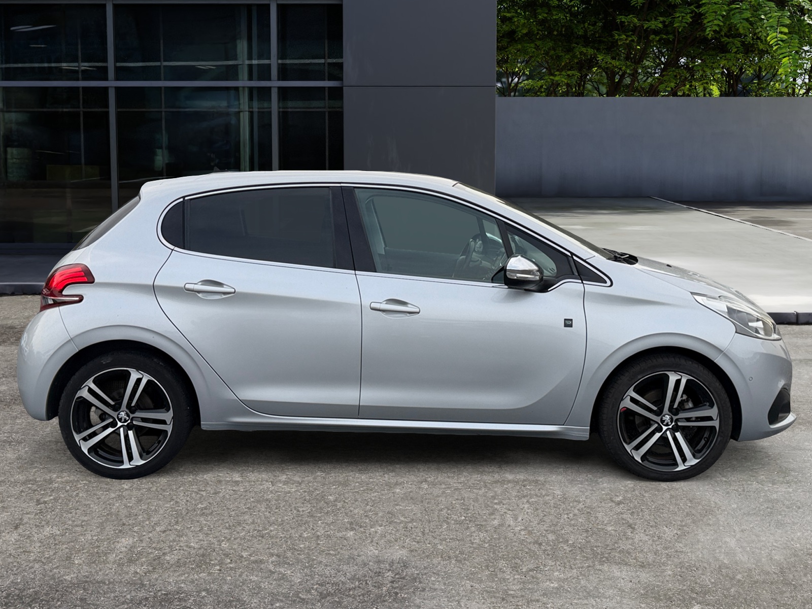 Peugeot 208 5