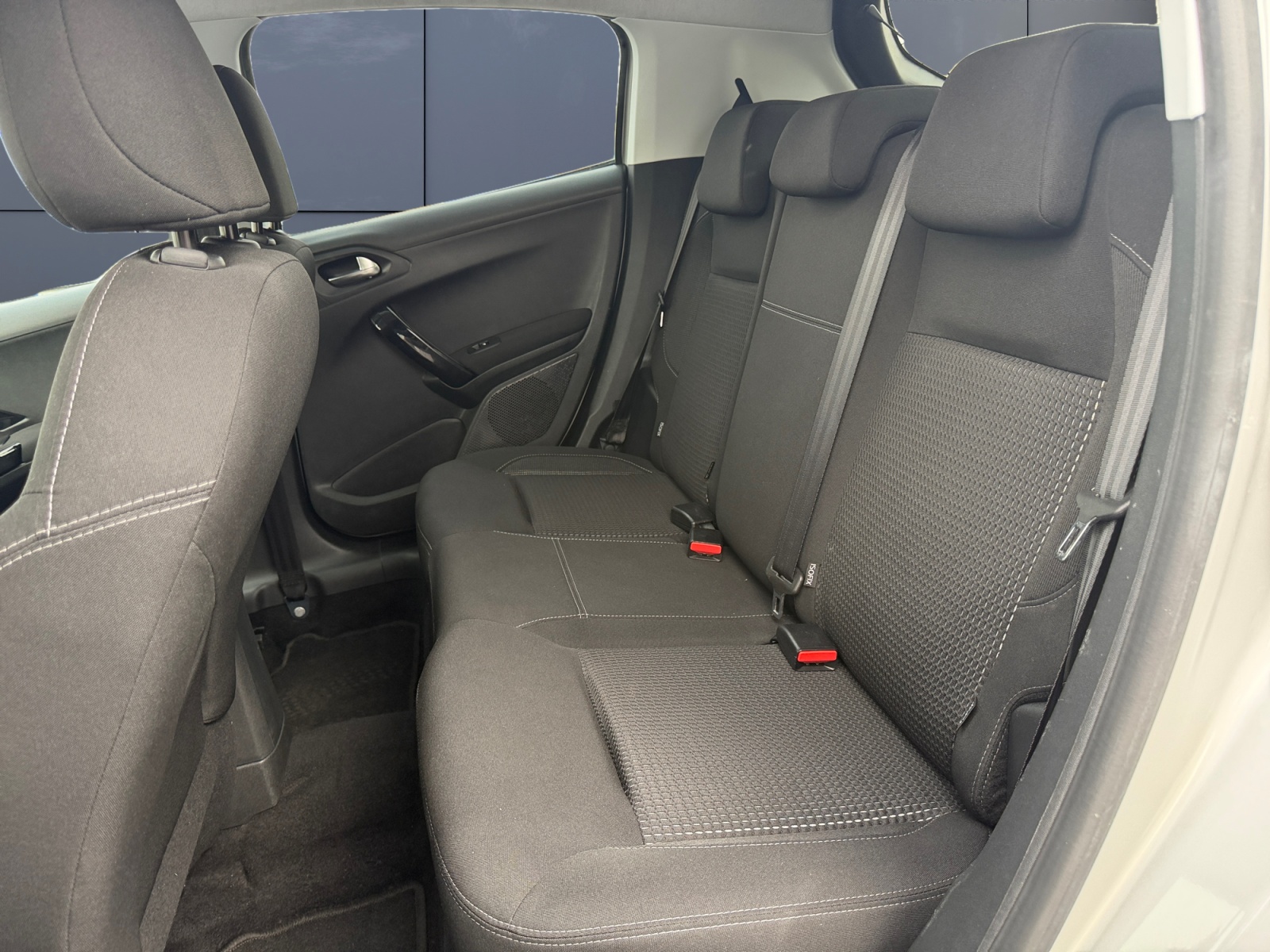 Peugeot 208 10