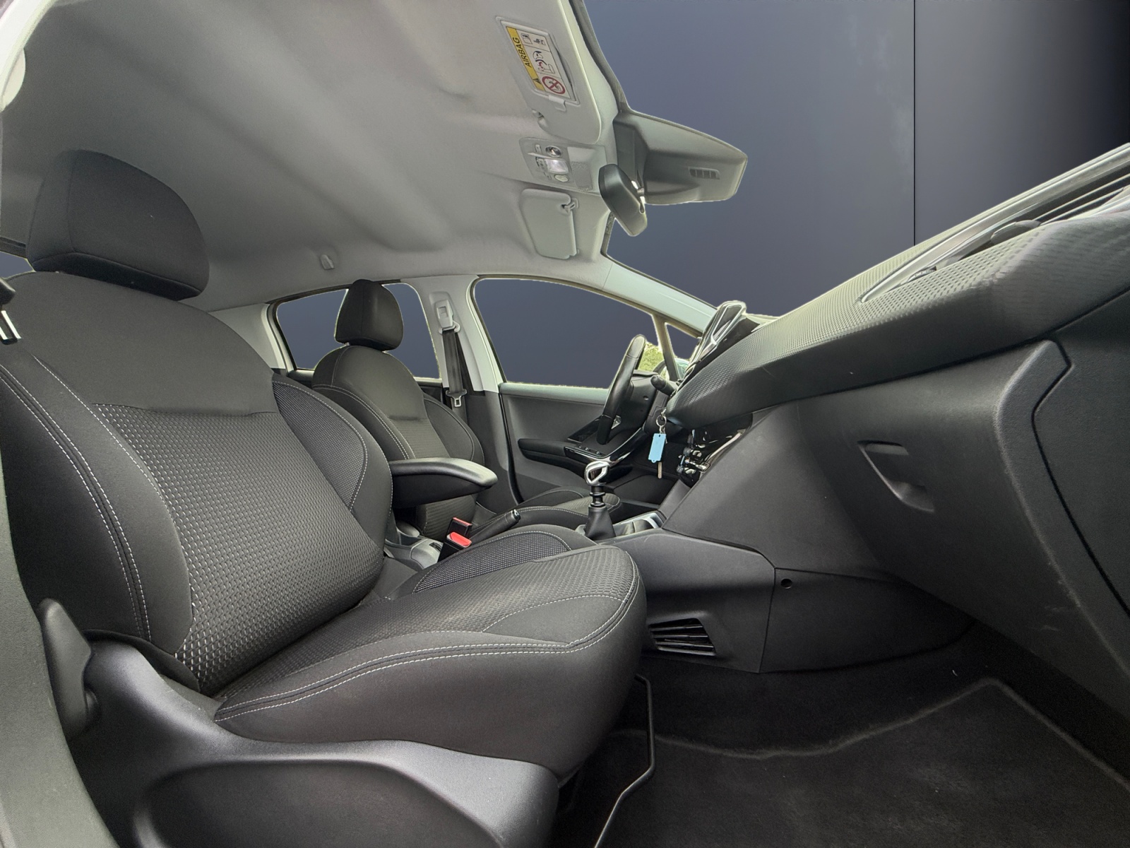 Peugeot 208 13