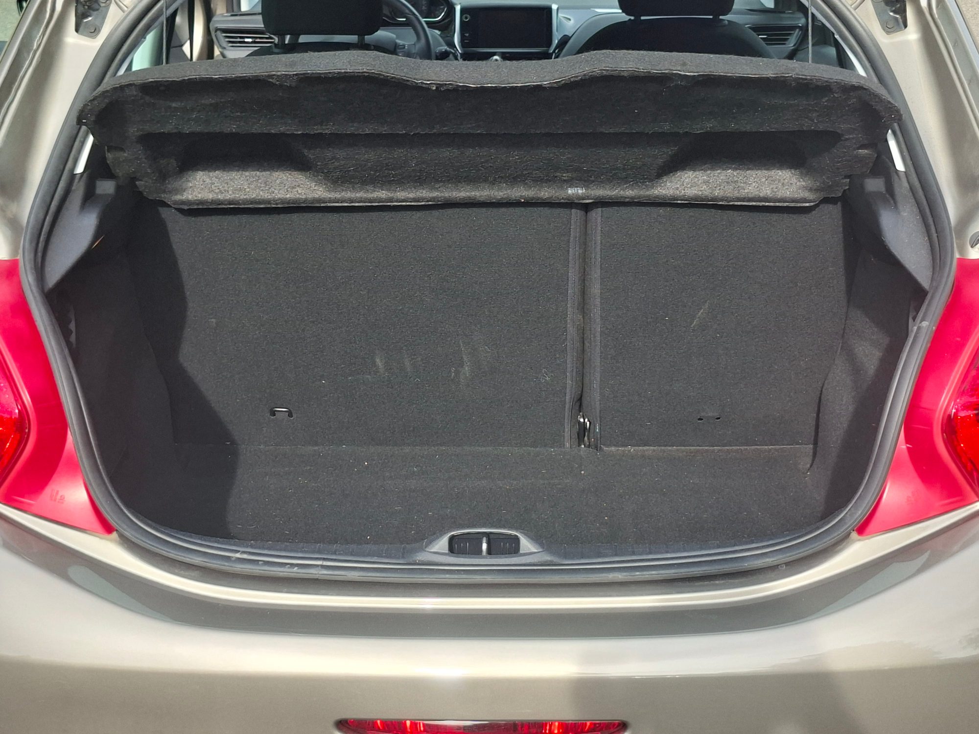 Peugeot 208 41