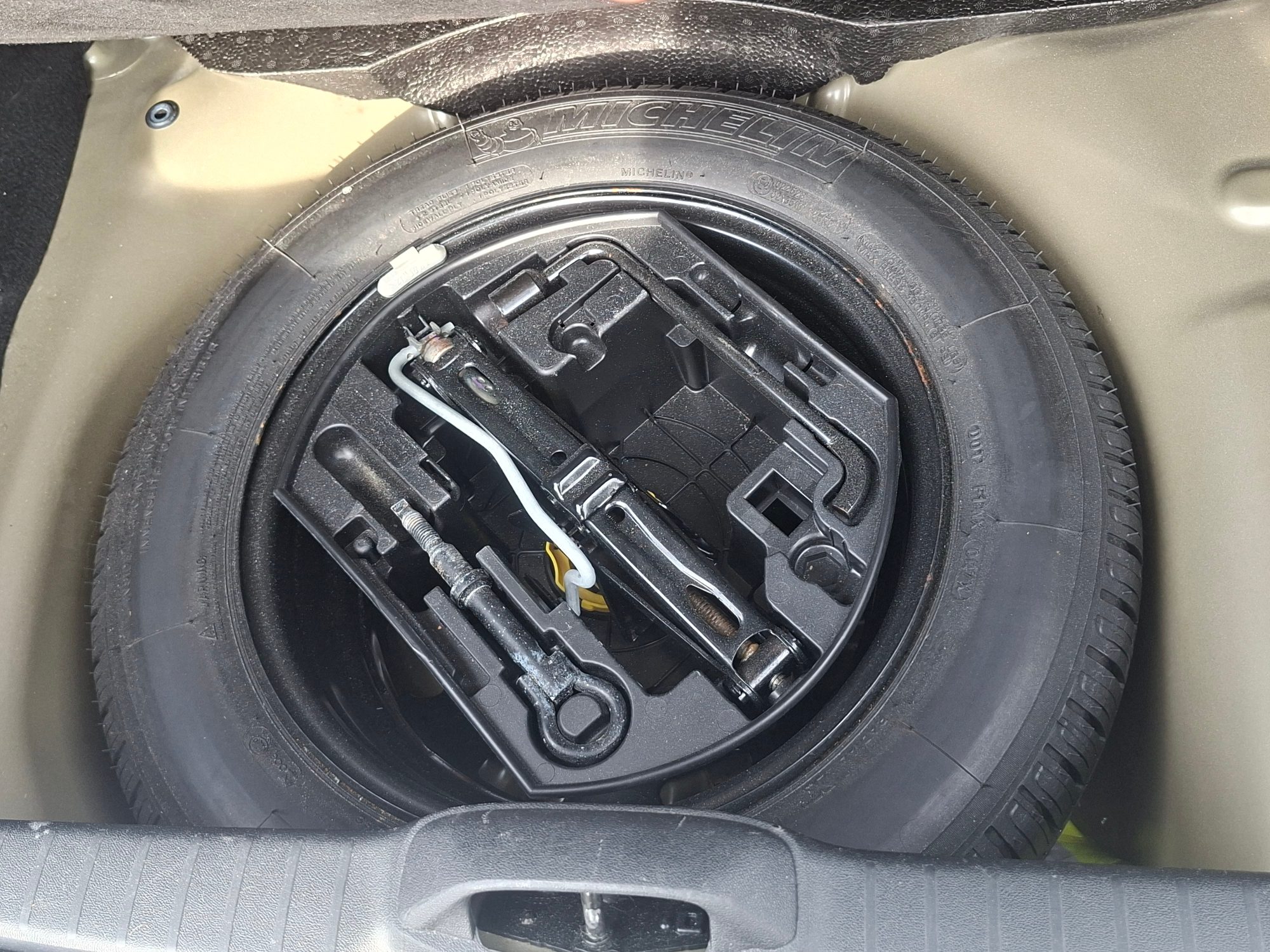 Peugeot 208 43