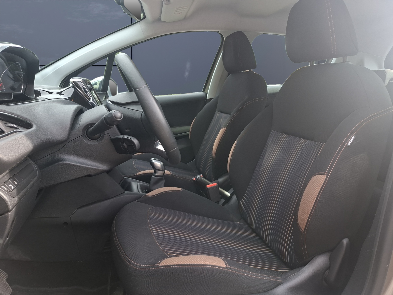 Peugeot 208 9