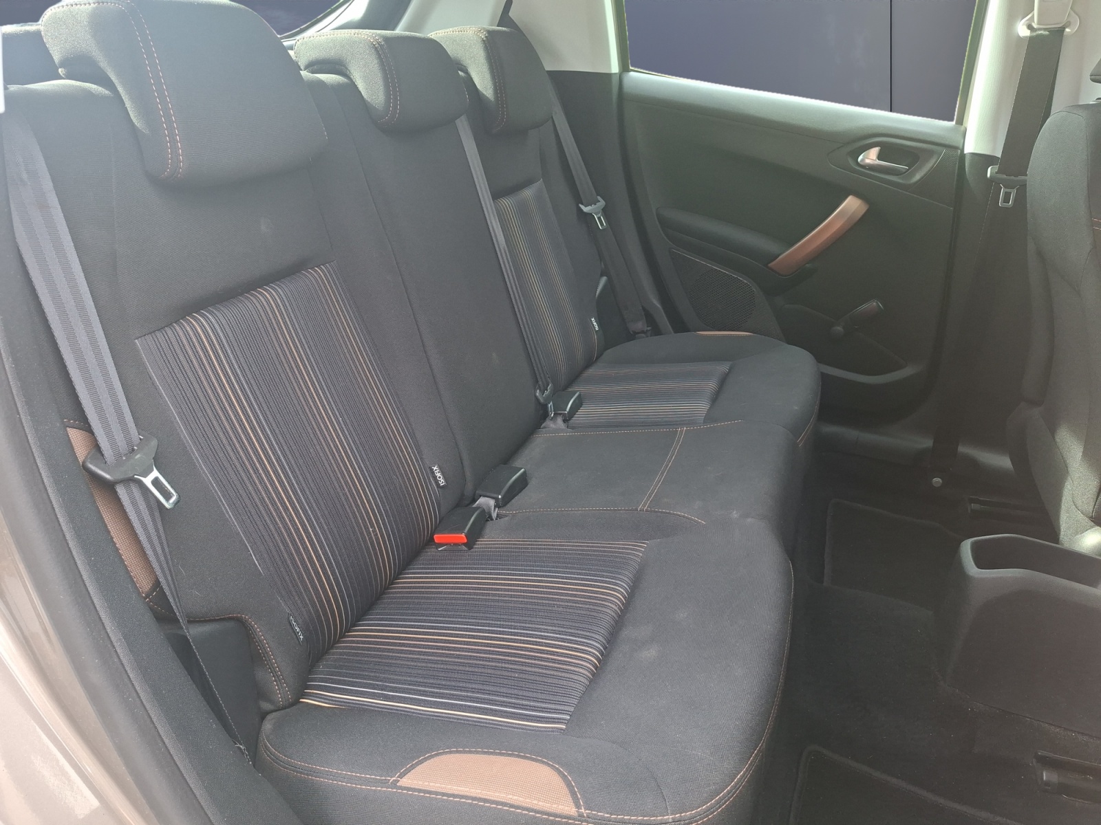 Peugeot 208 11