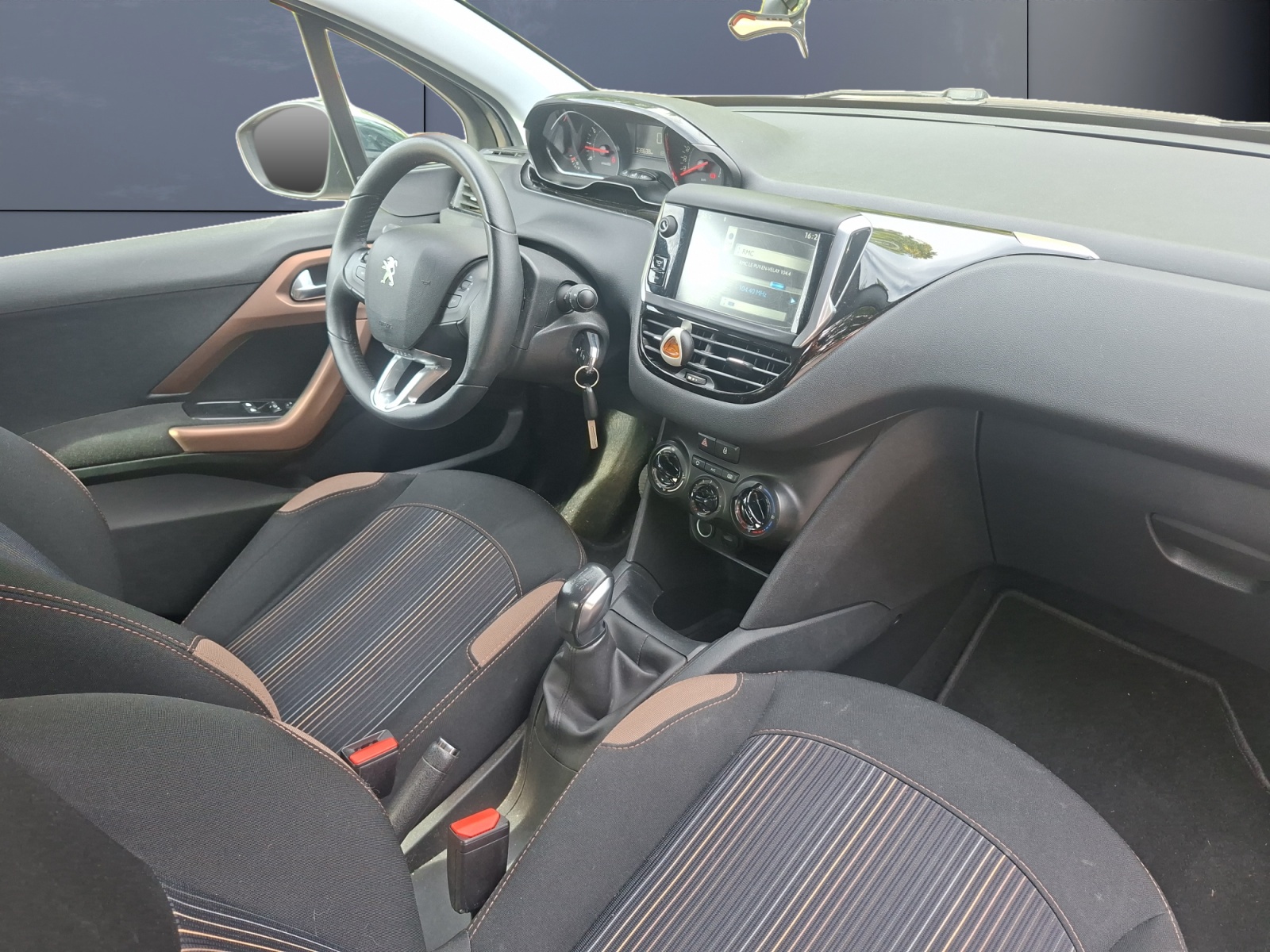 Peugeot 208 12