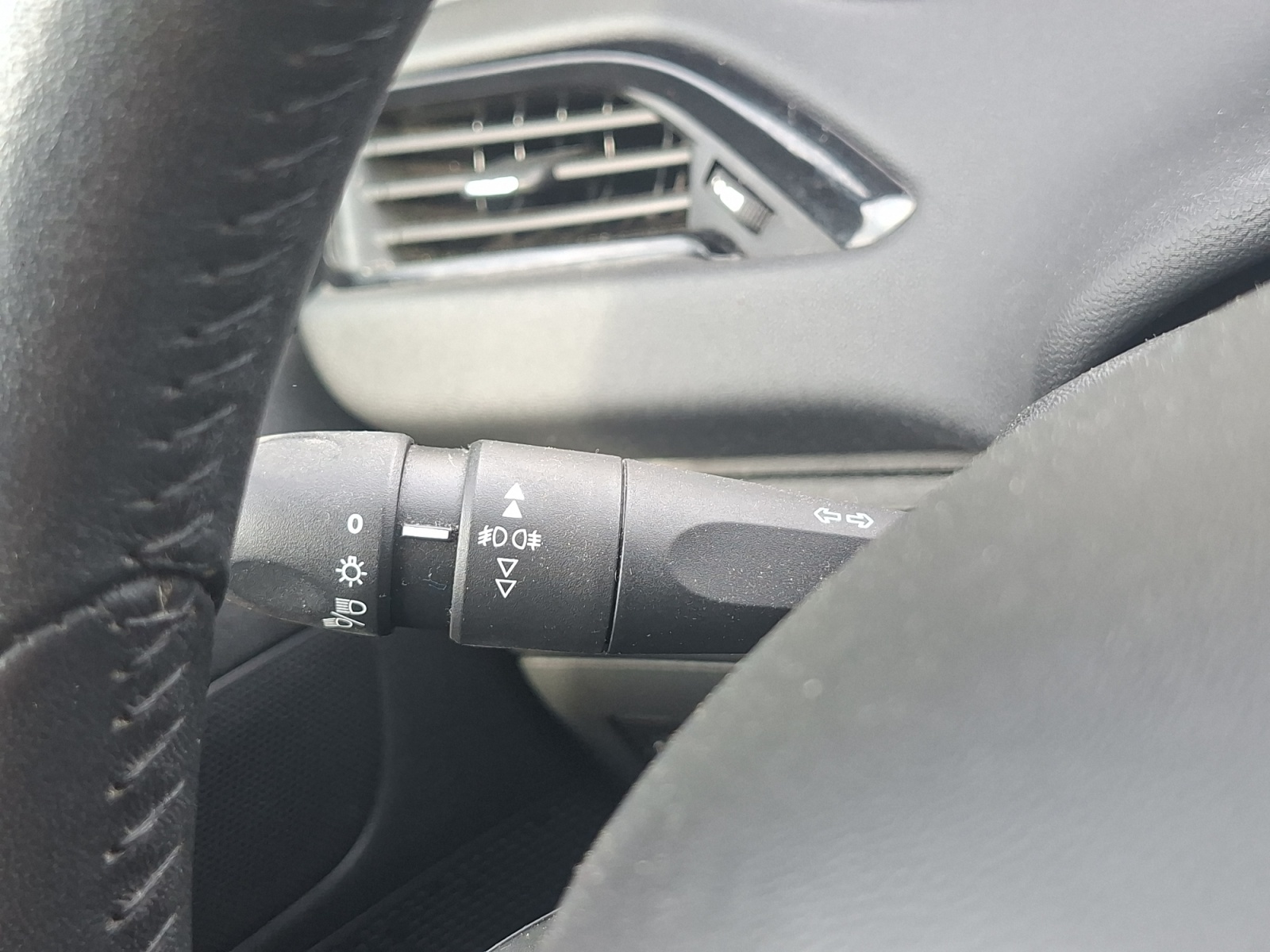 Peugeot 208 21