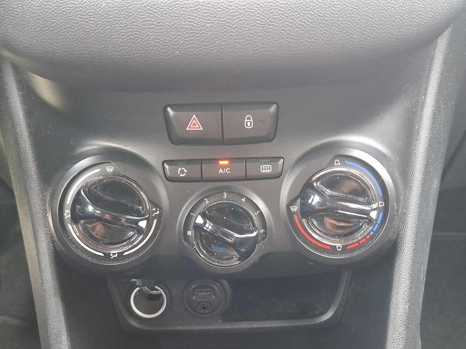 Peugeot 208 28