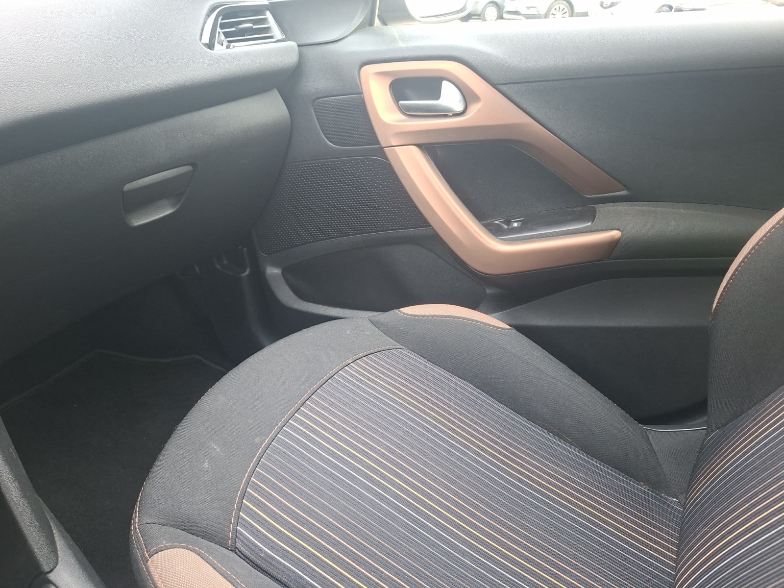 Peugeot 208 30