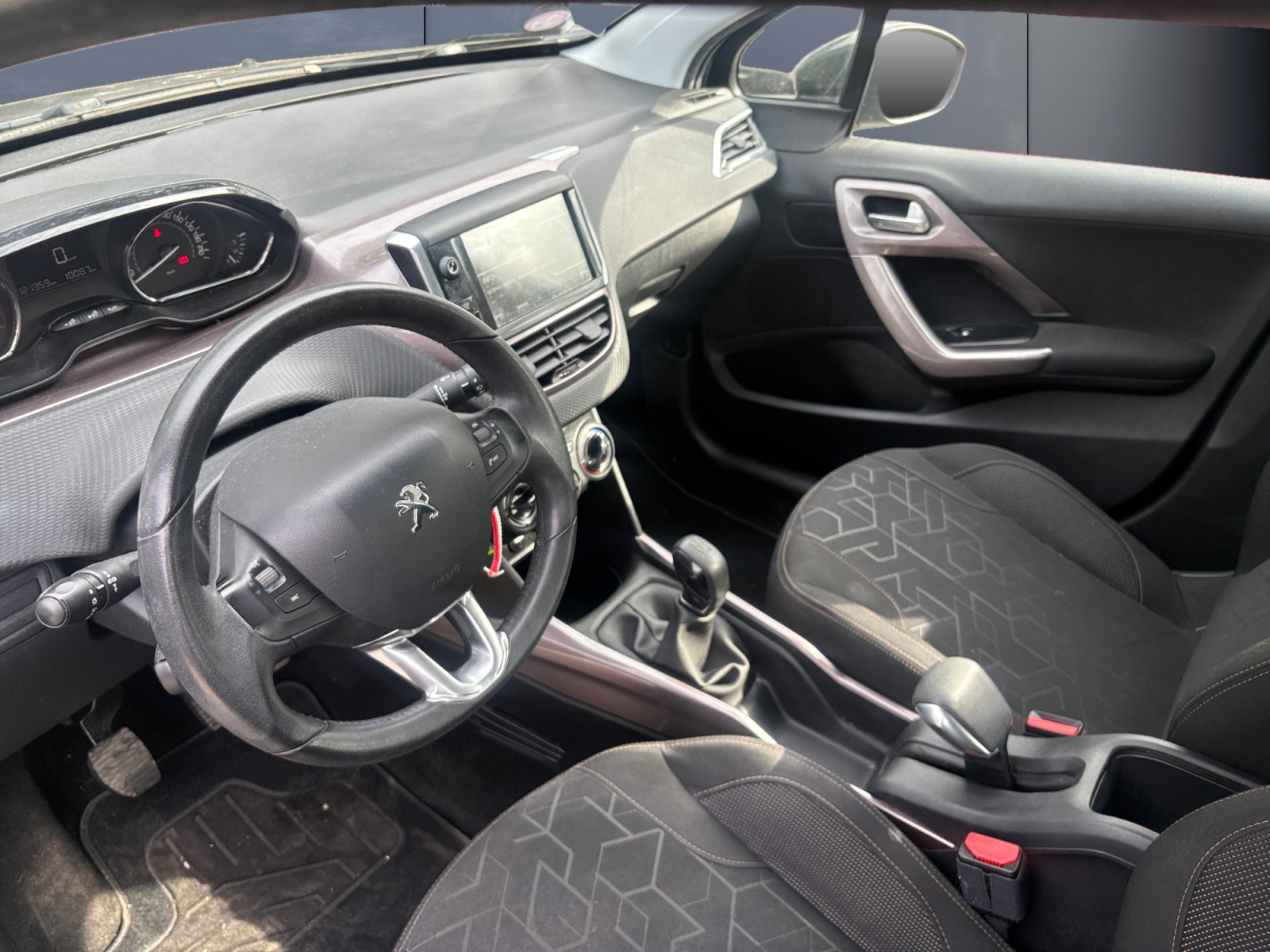 Peugeot 2008 8