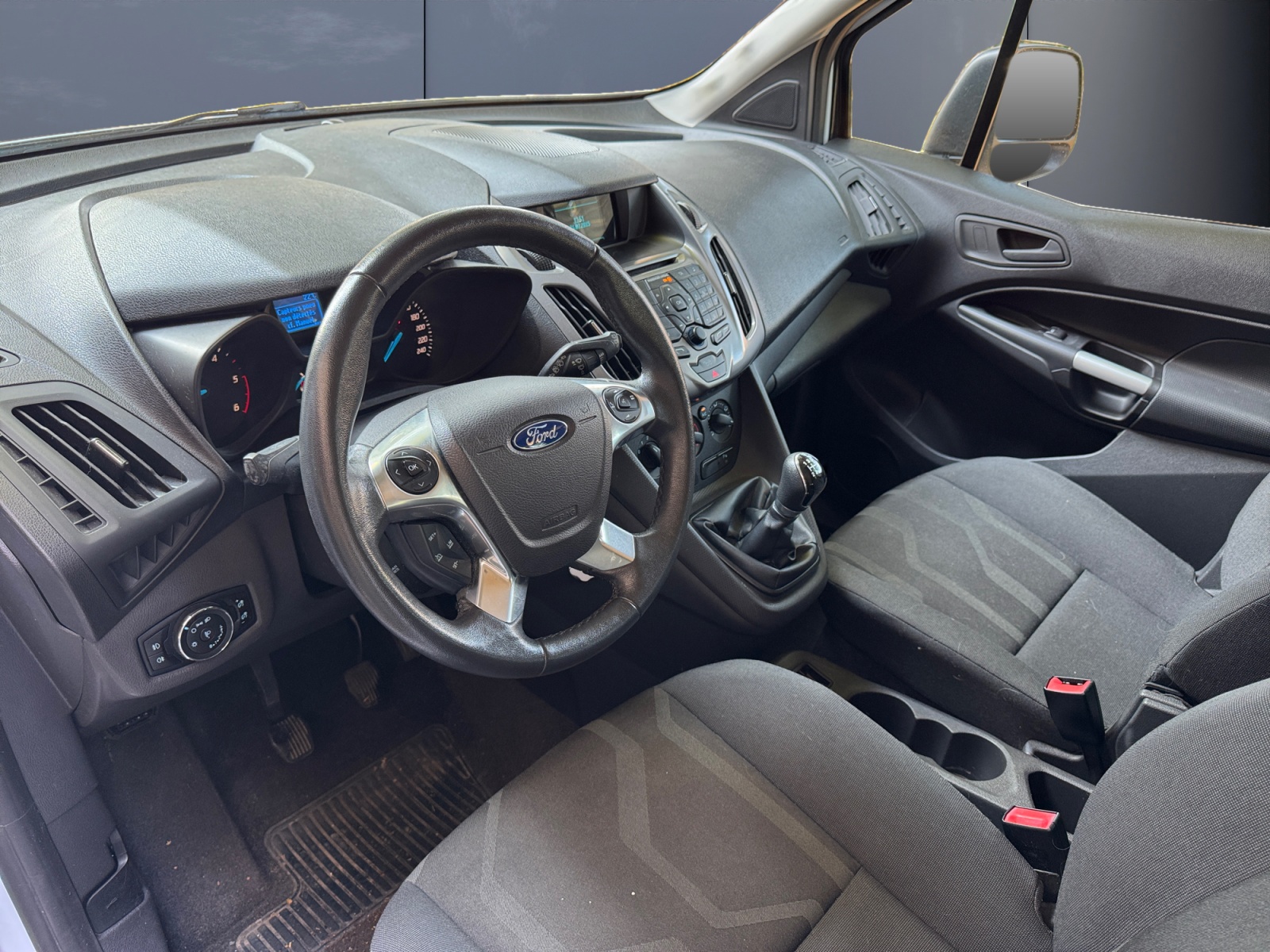 Ford Grand Tourneo Connect 8