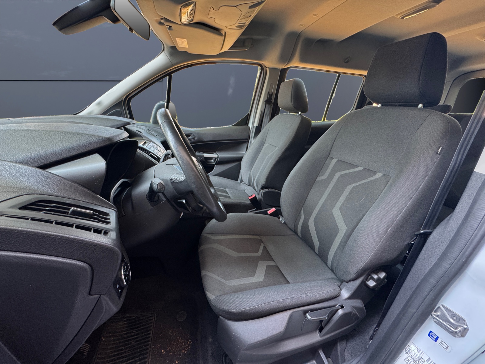 Ford Grand Tourneo Connect 9