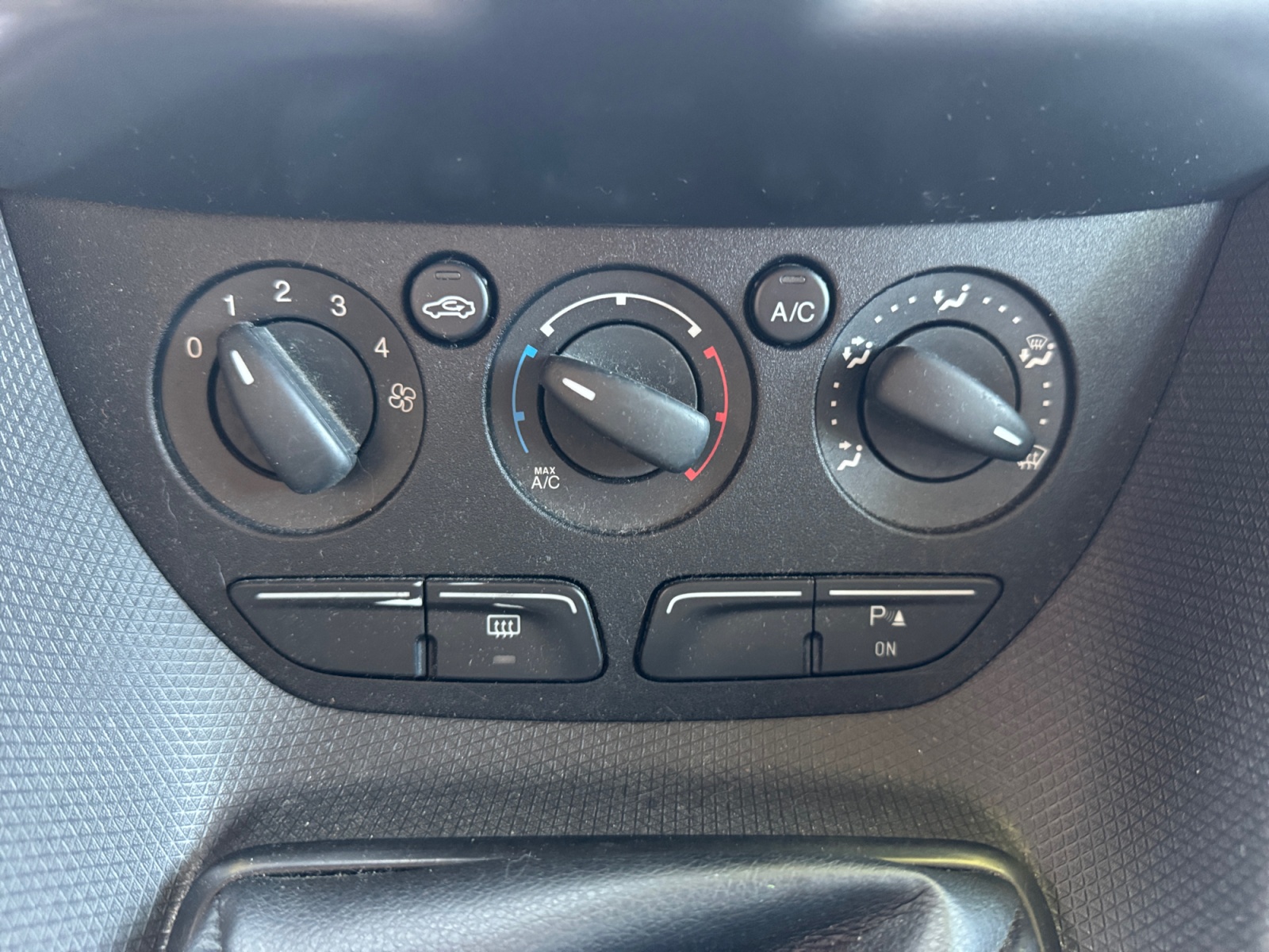 Ford Grand Tourneo Connect 25