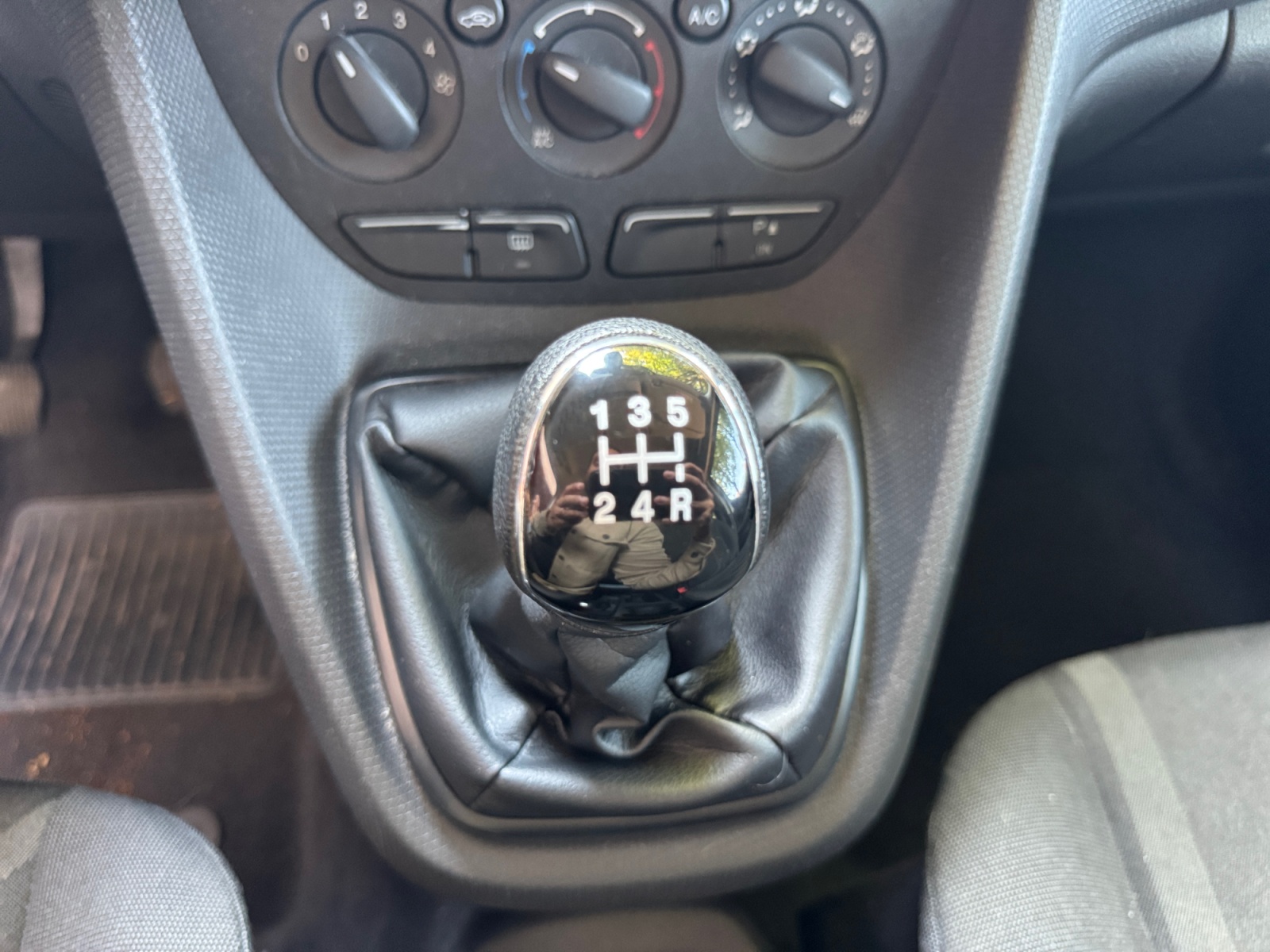 Ford Grand Tourneo Connect 26