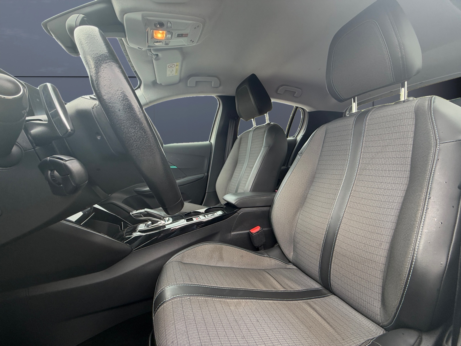 Peugeot 208 9
