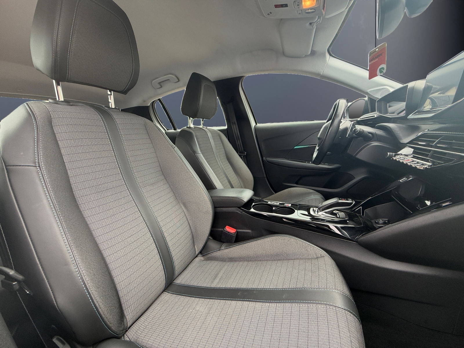 Peugeot 208 13