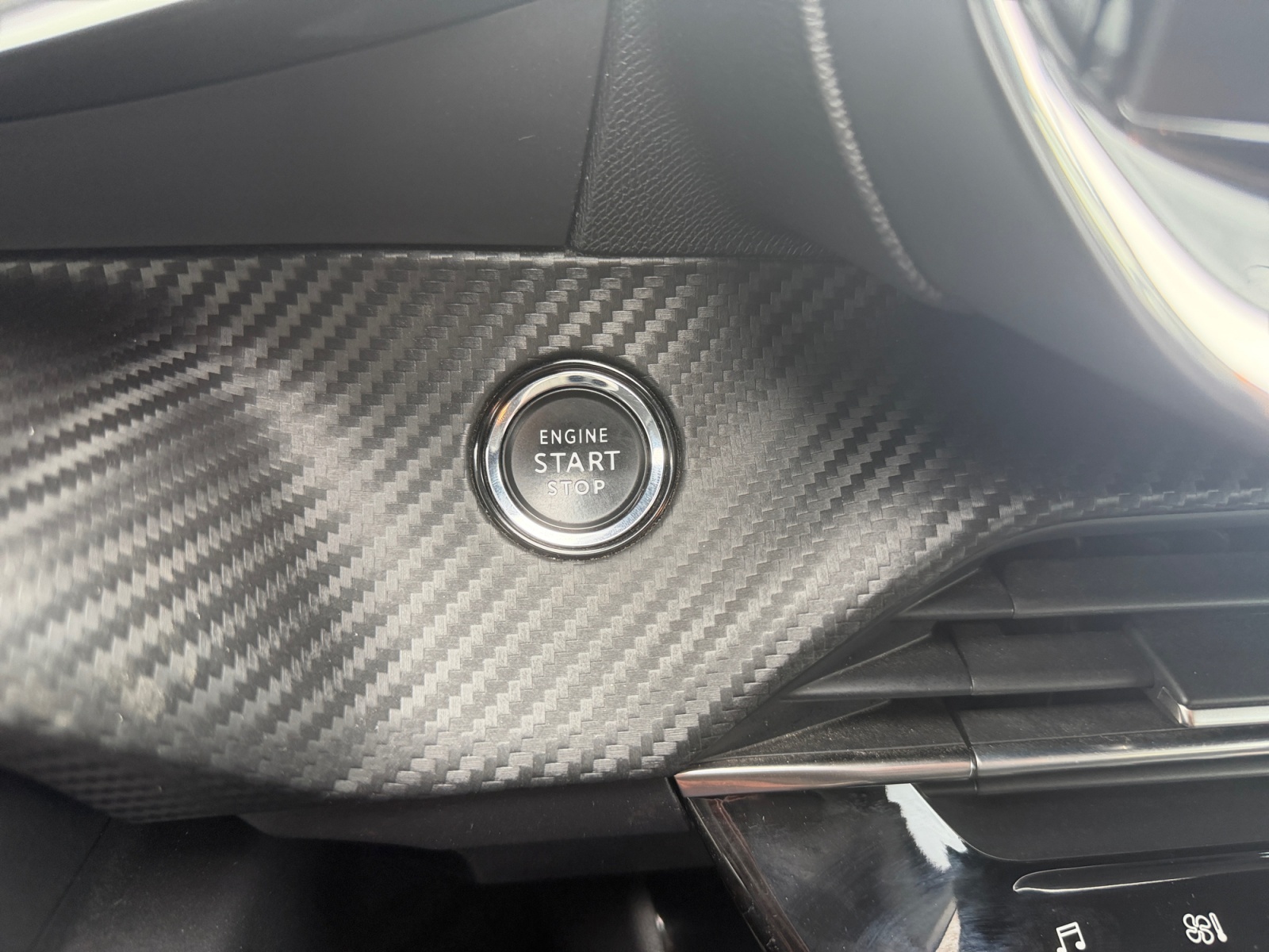 Peugeot 208 24