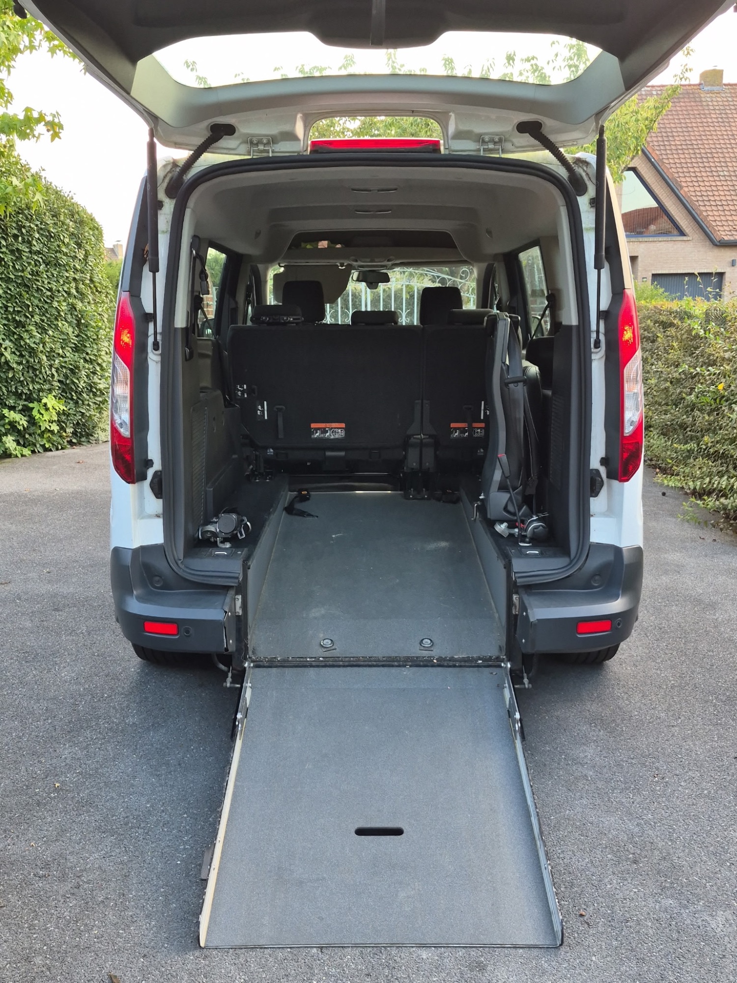 Ford Grand Tourneo Connect 31