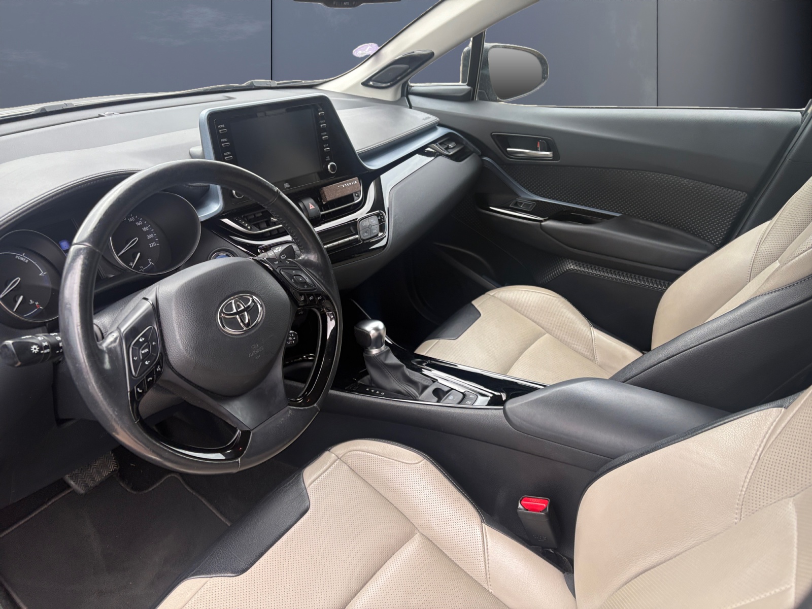 Toyota C-Hr 8