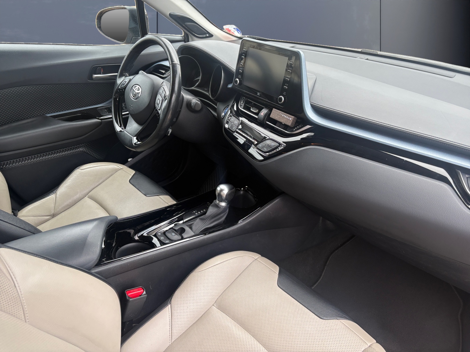 Toyota C-Hr 12