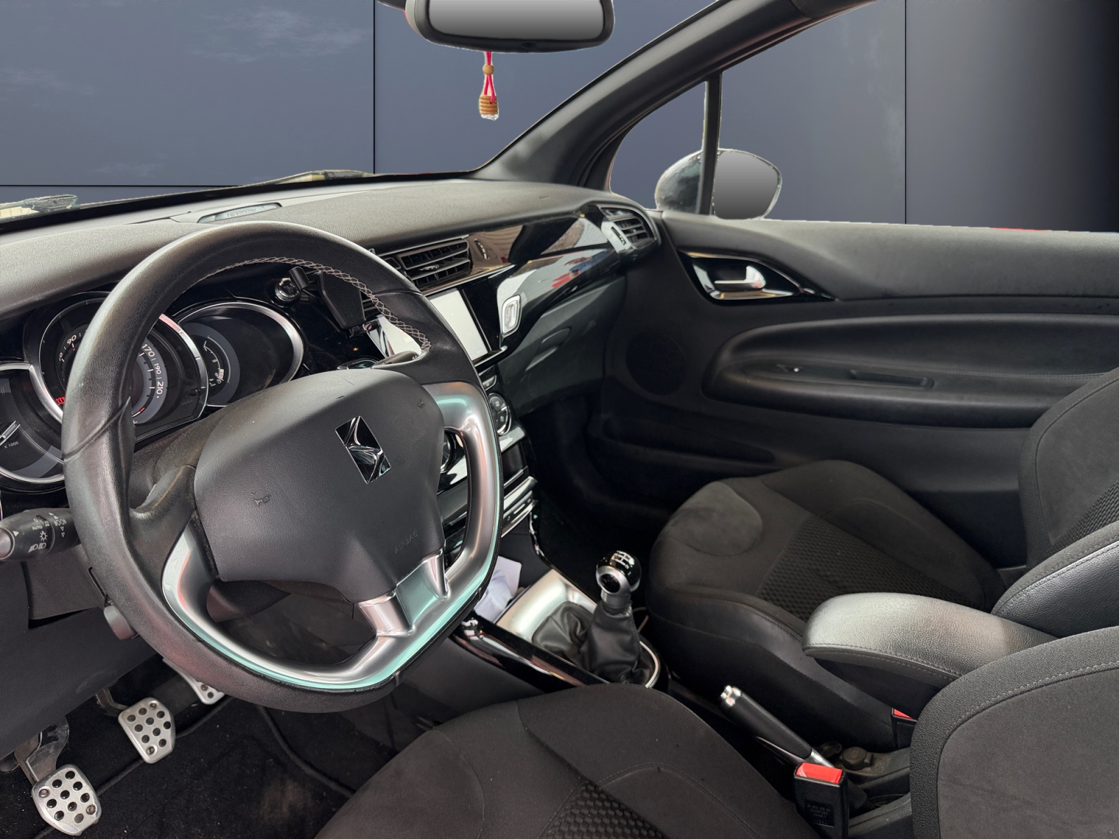 Ds Automobiles Ds3 8